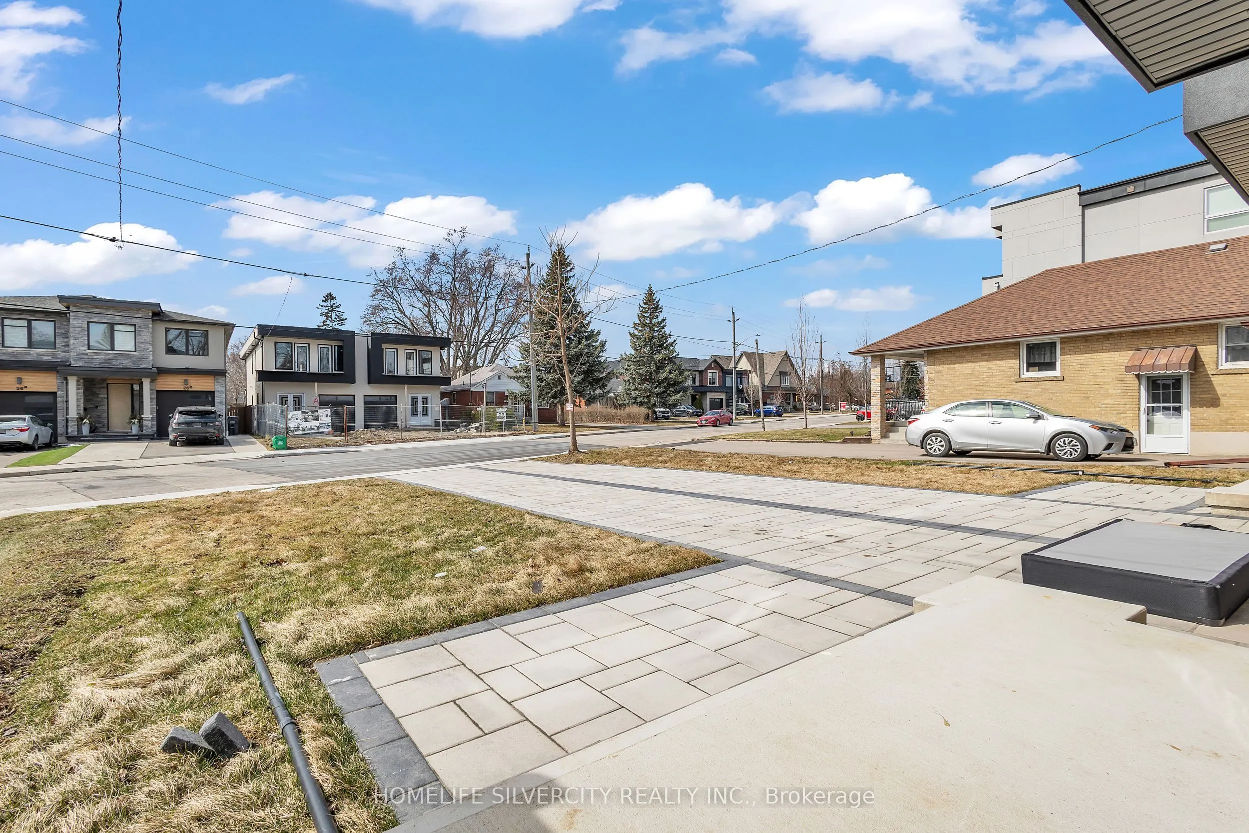 25A Pine Avenue N
