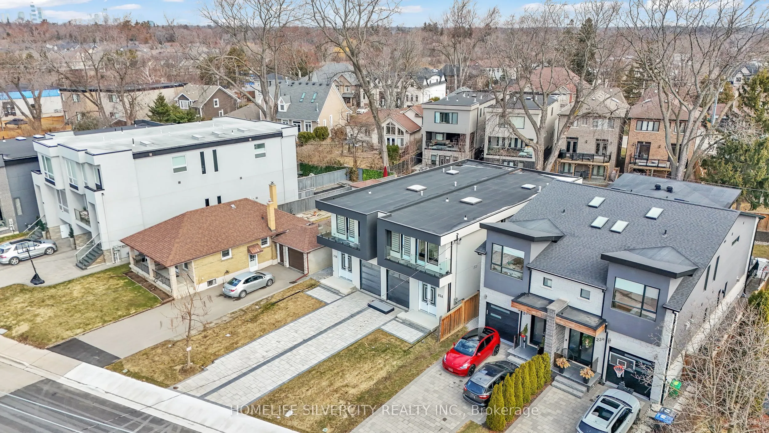 25A Pine Avenue N