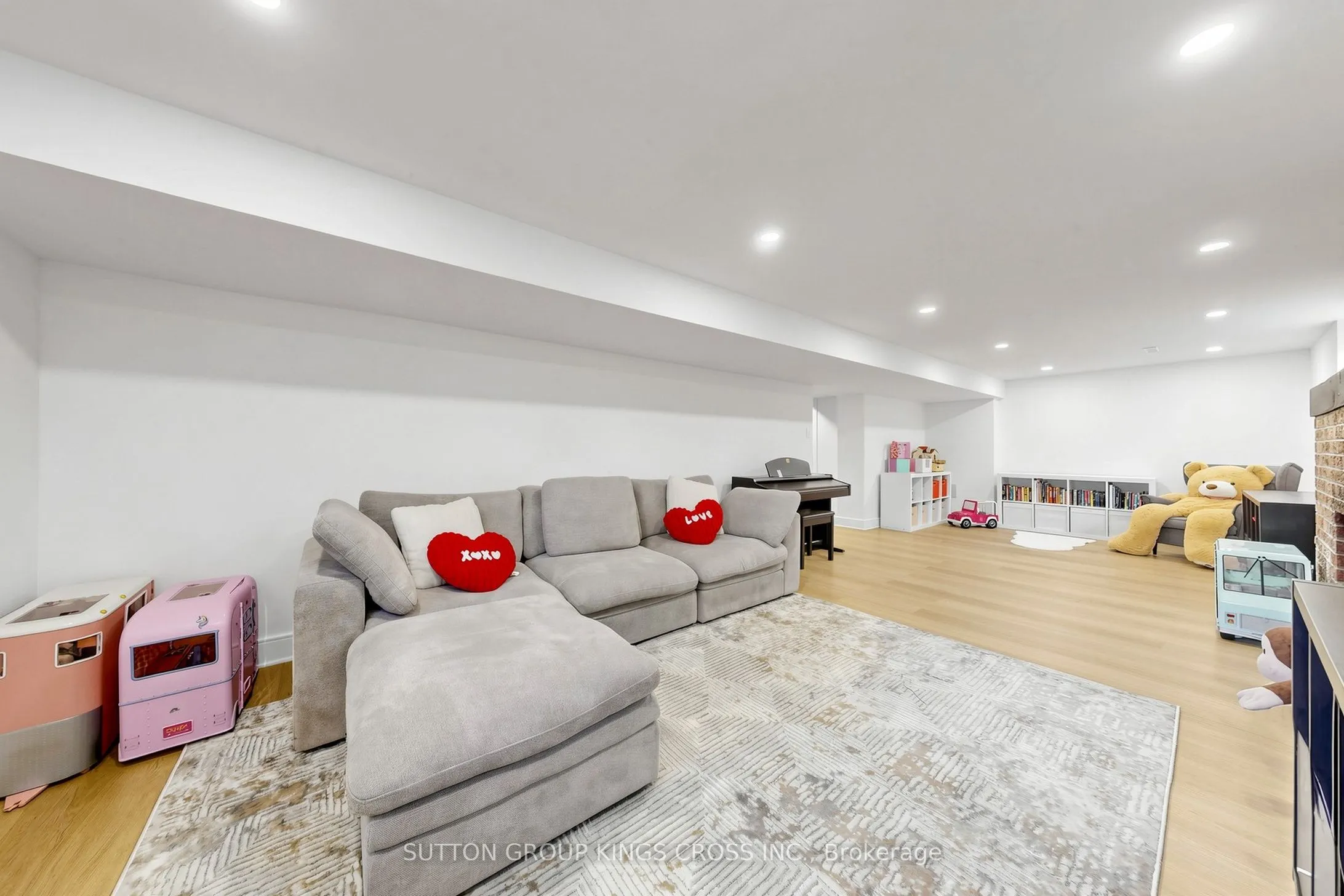 360 Isabella Avenue