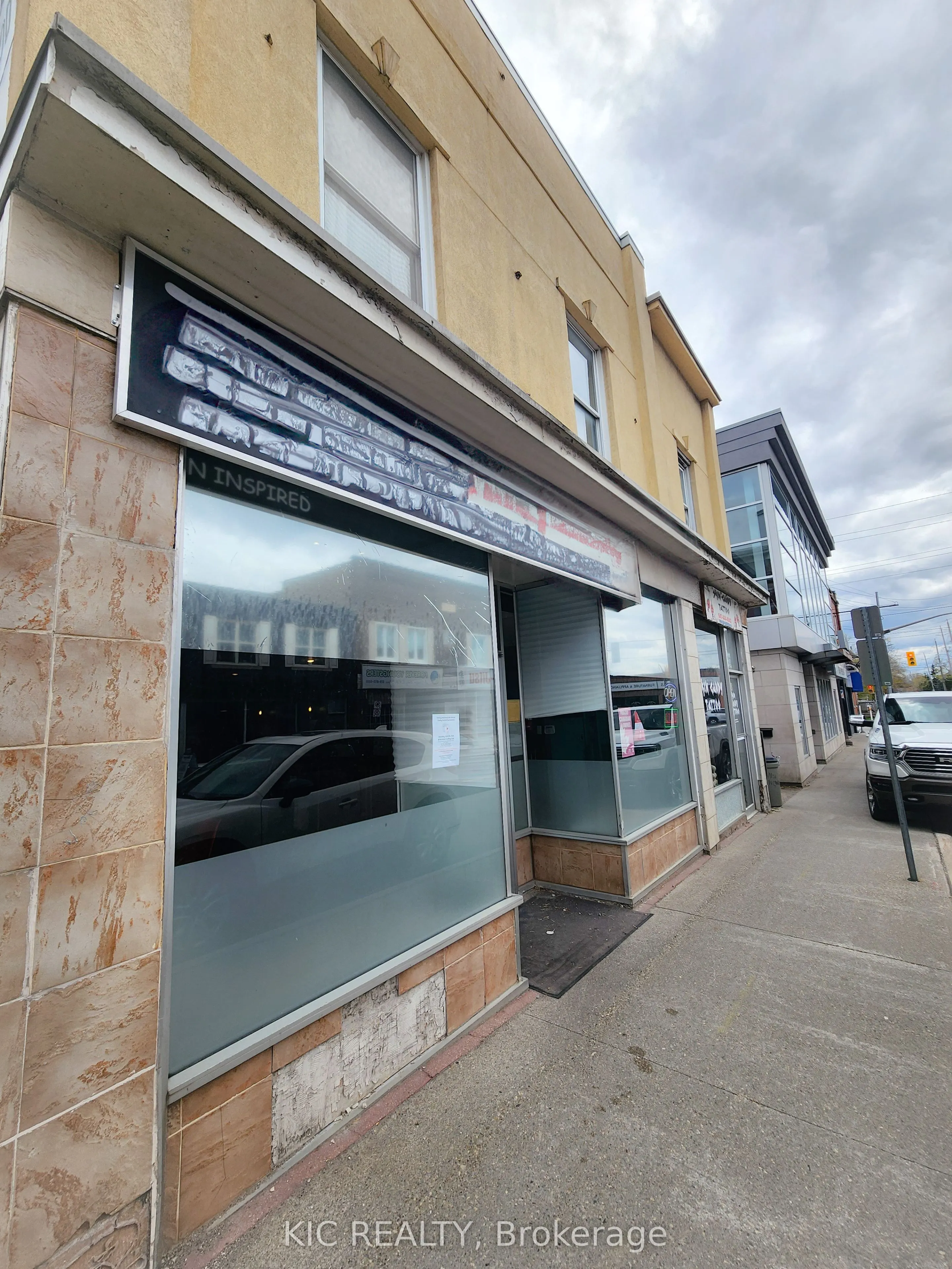 10 Mill Street E #c