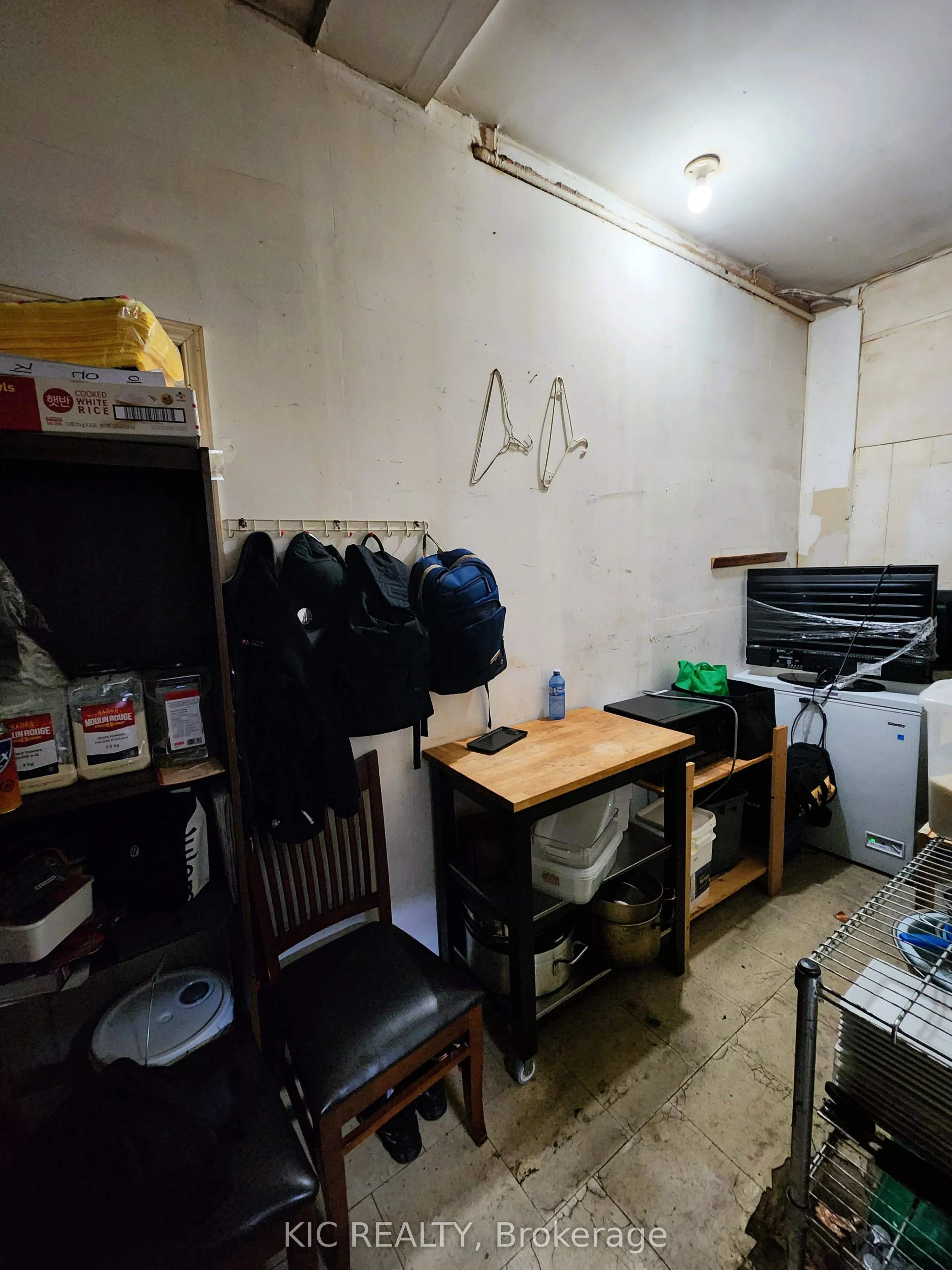 10 Mill Street E #c