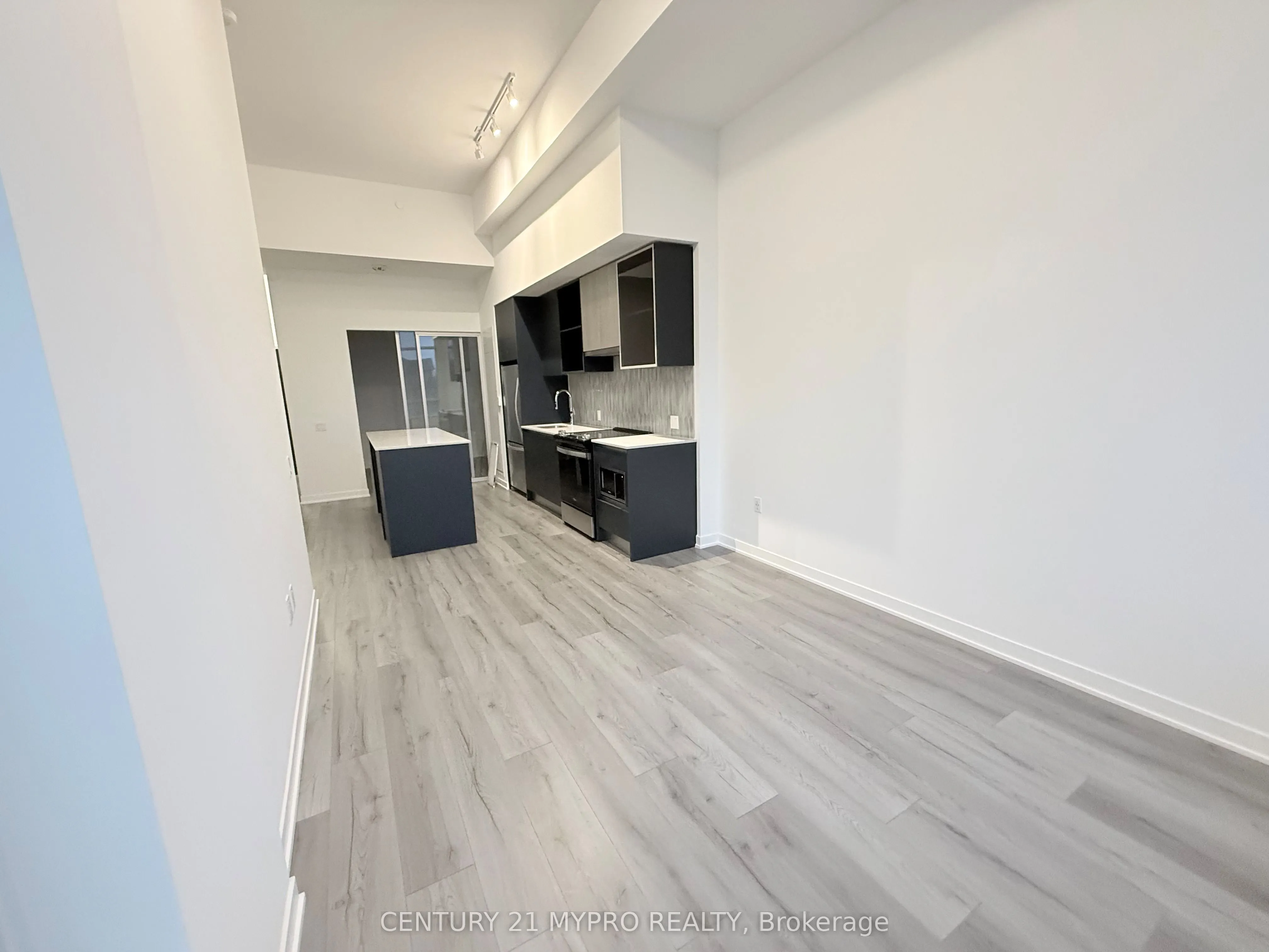 395 Dundas Street W #115