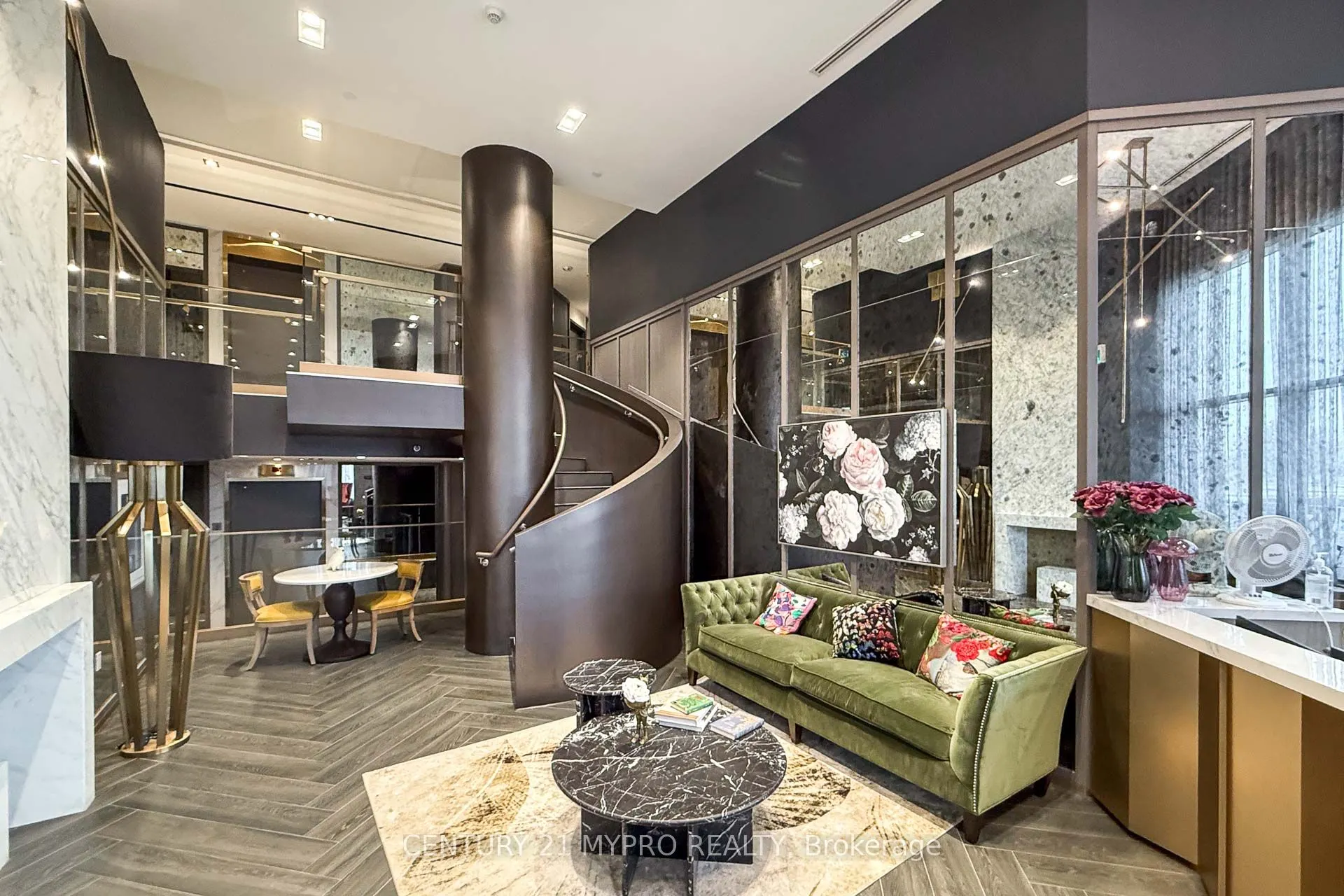 395 Dundas Street W #115