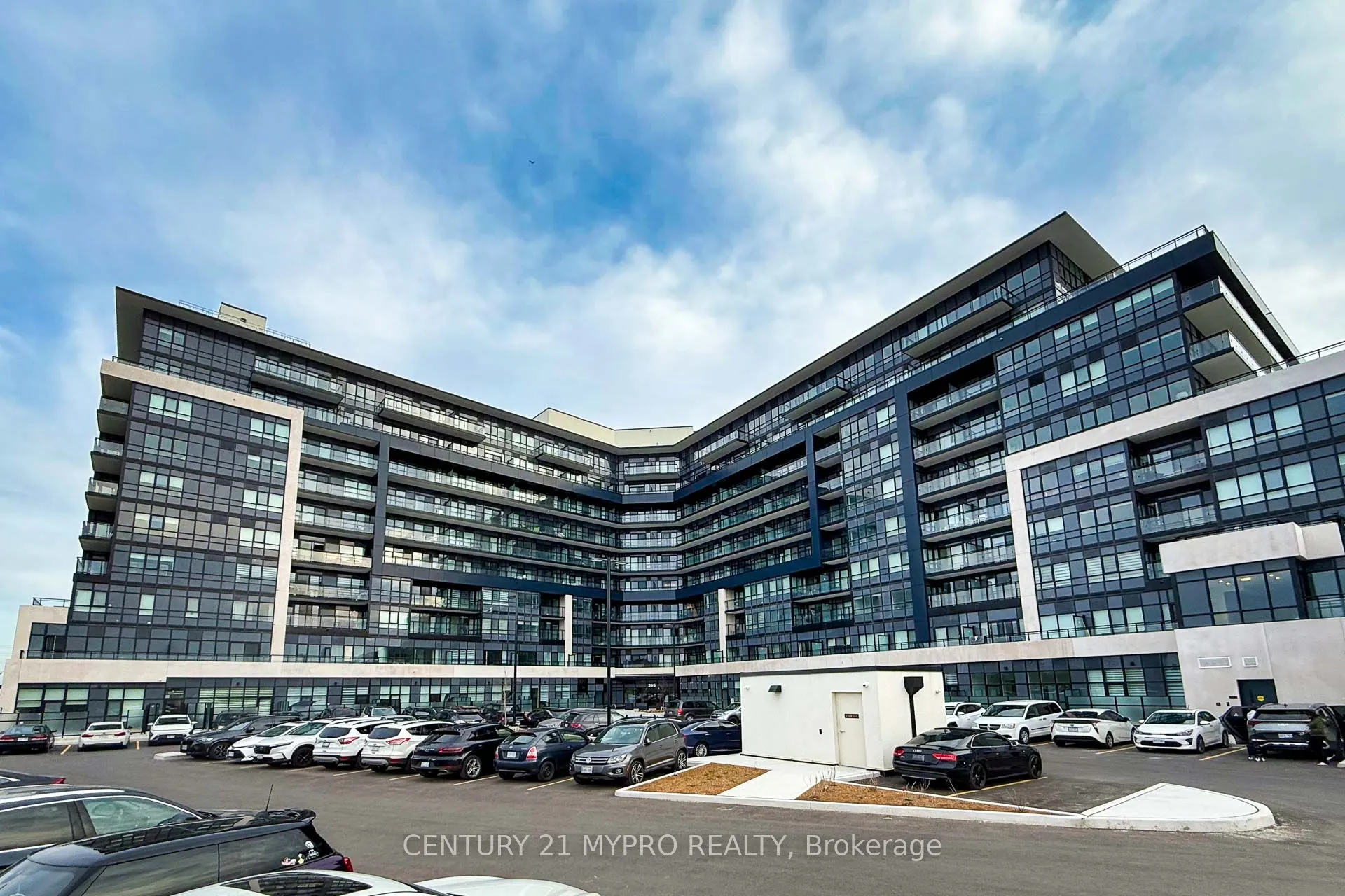 395 Dundas Street W #115