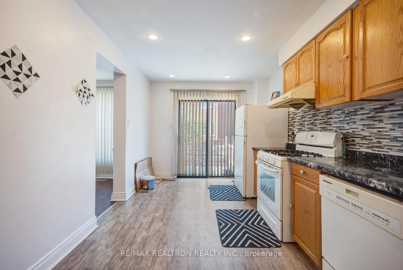 6 Albemarle Court