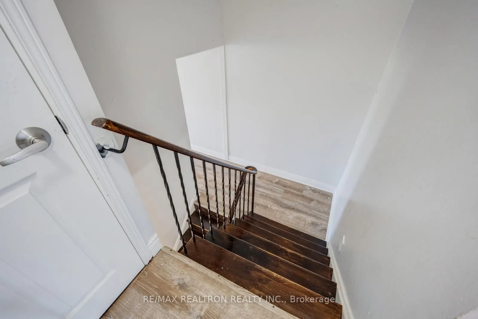 6 Albemarle Court