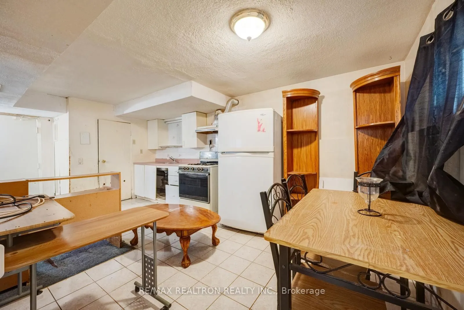 6 Albemarle Court