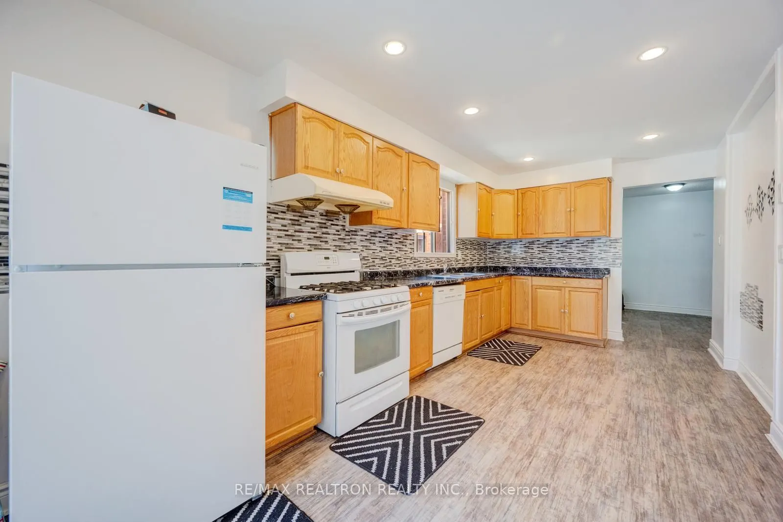 6 Albemarle Court