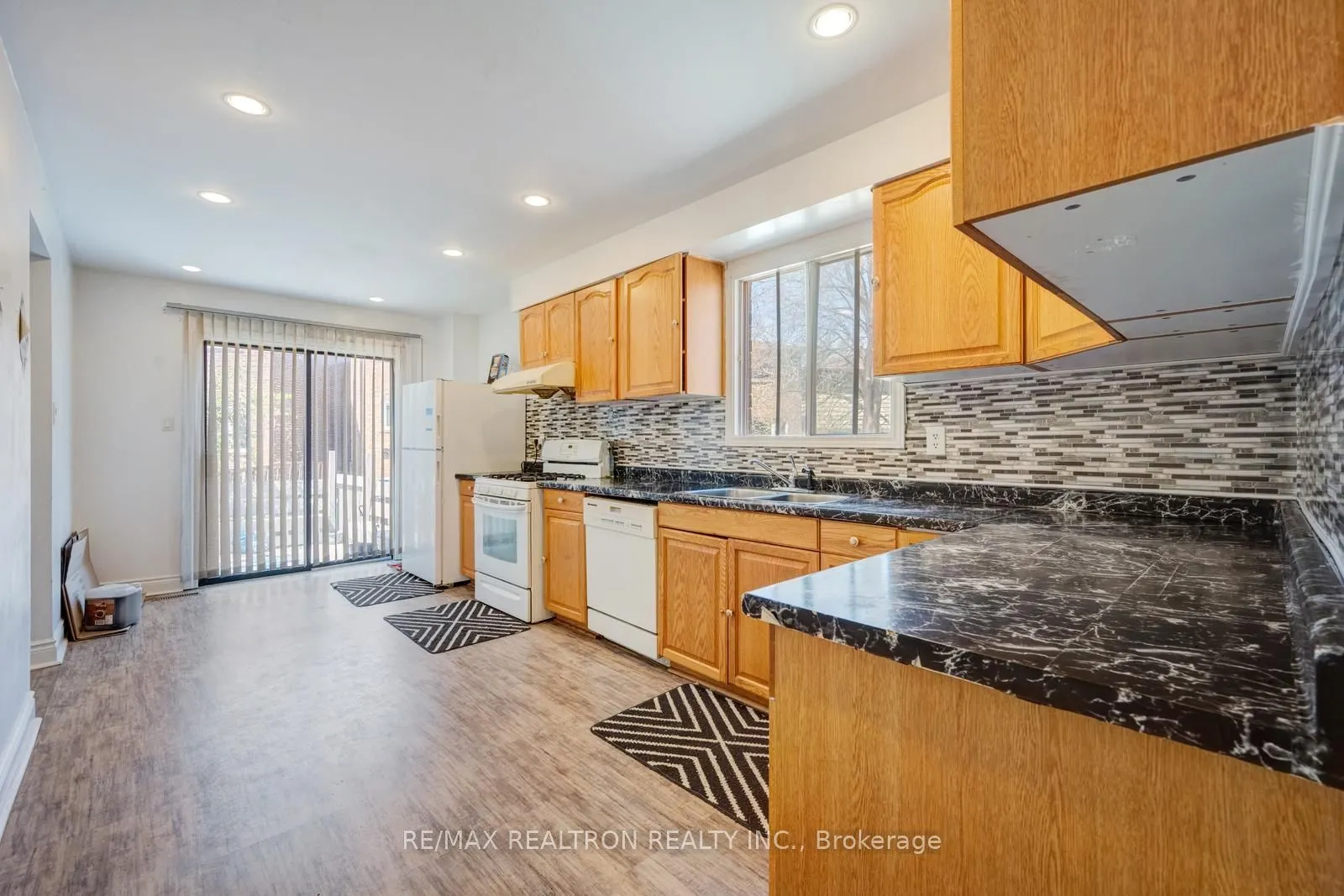 6 Albemarle Court