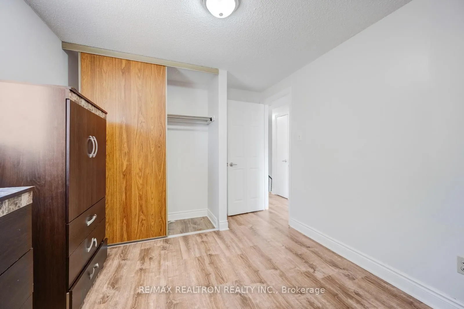 6 Albemarle Court