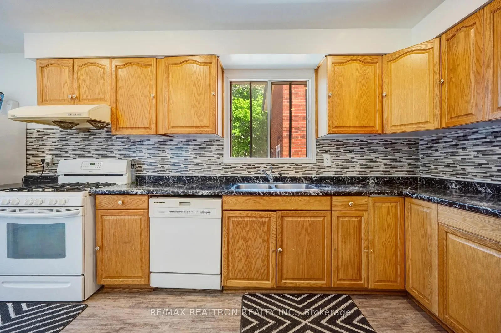 6 Albemarle Court