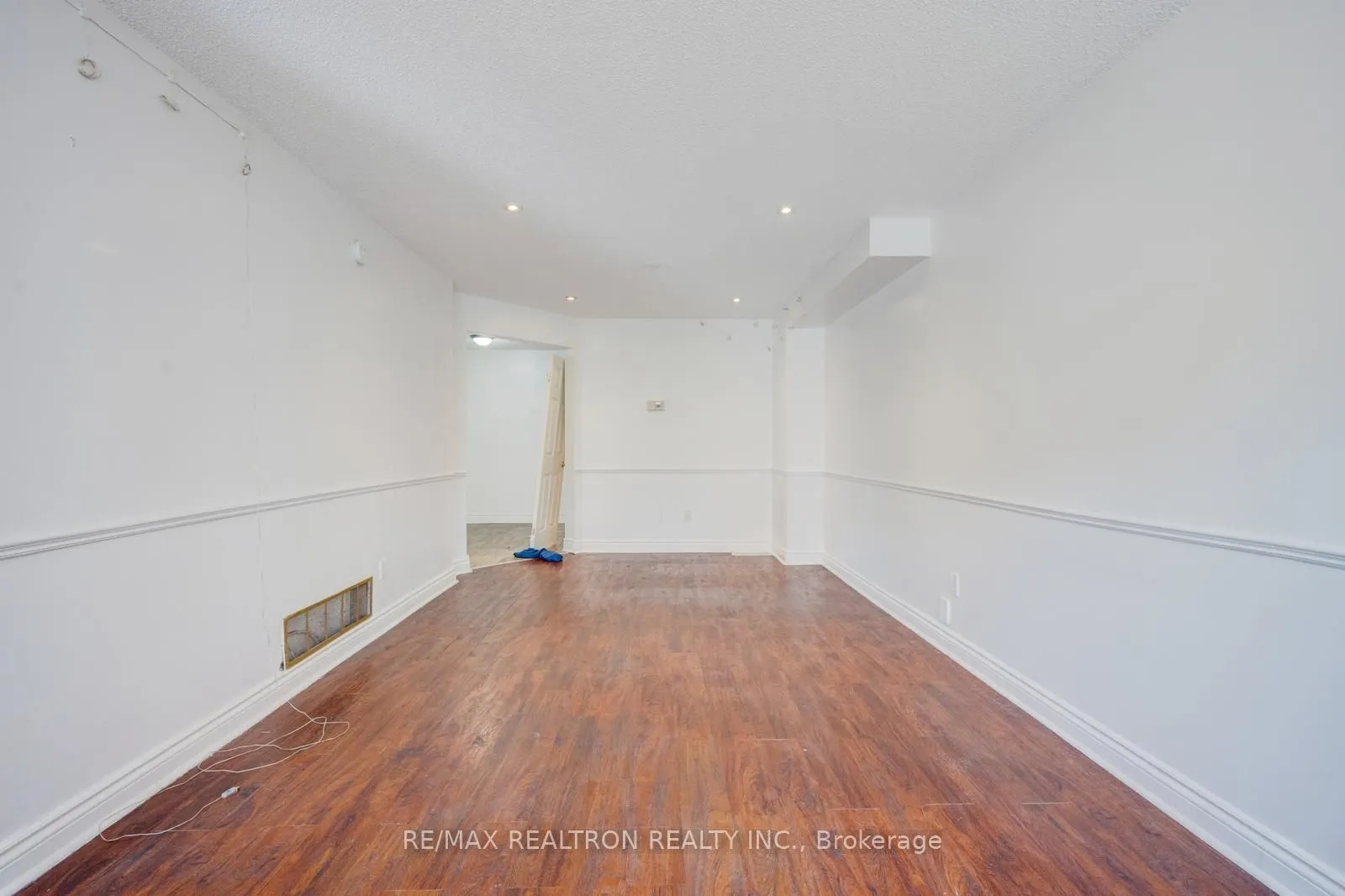 6 Albemarle Court