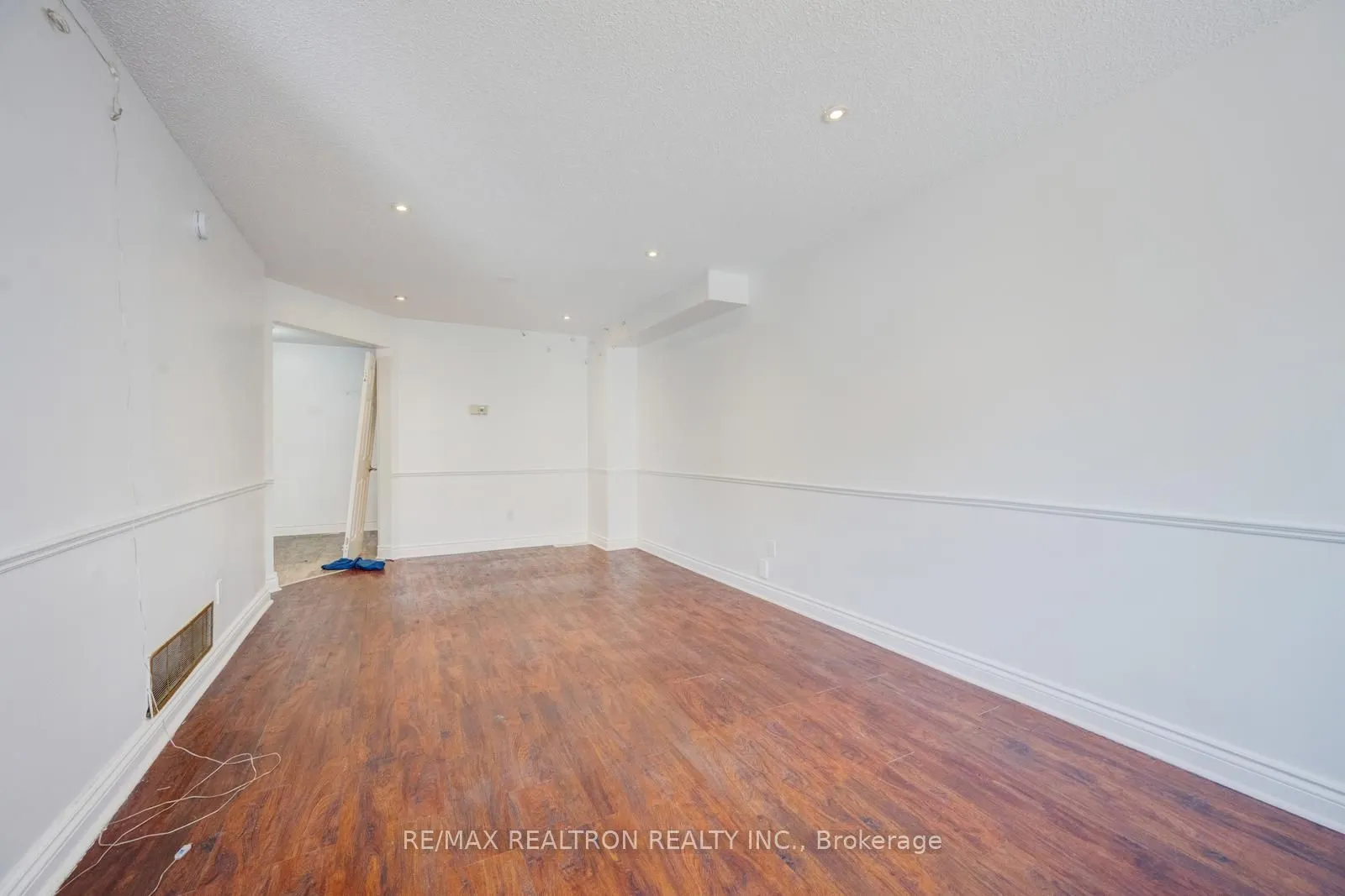 6 Albemarle Court