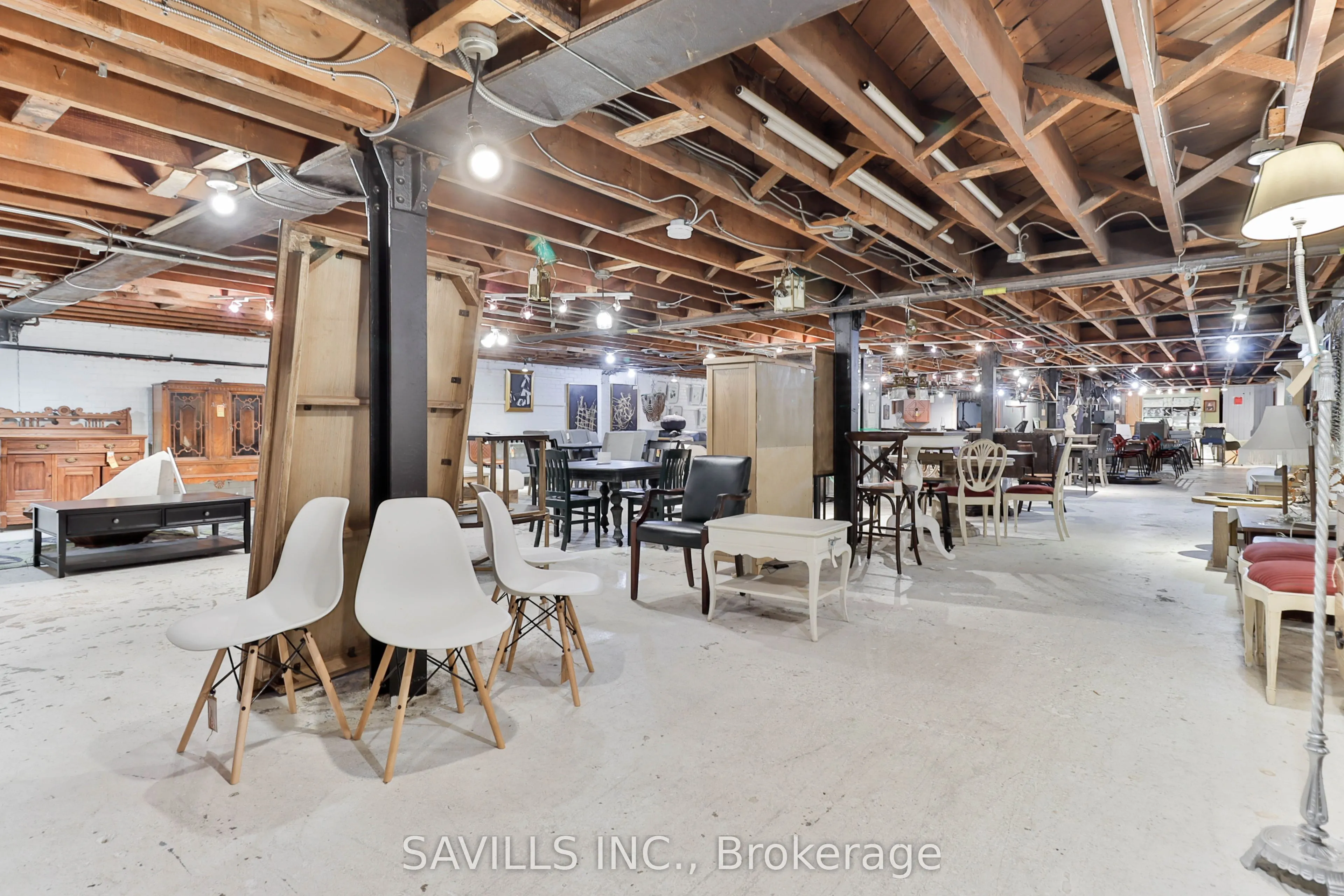 2884-2886 Dundas Street W