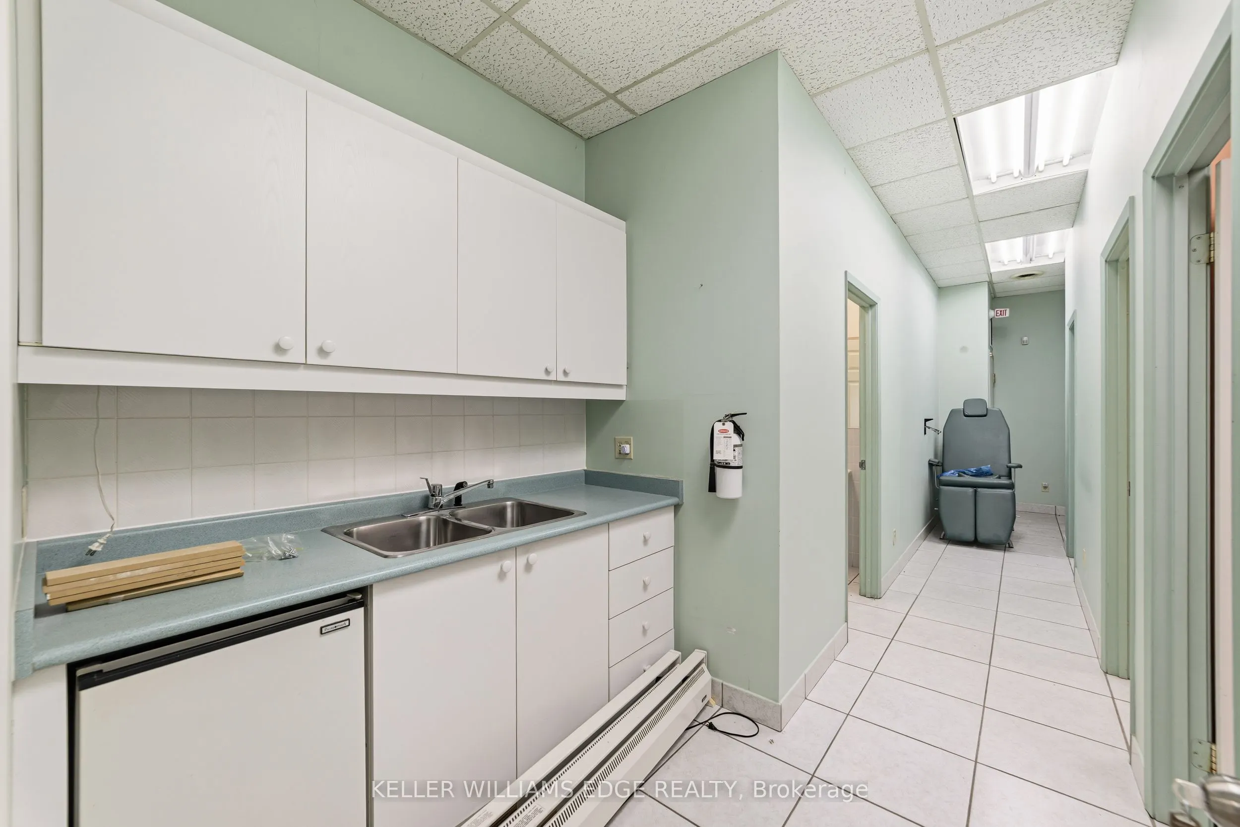 4136 Dundas Street W