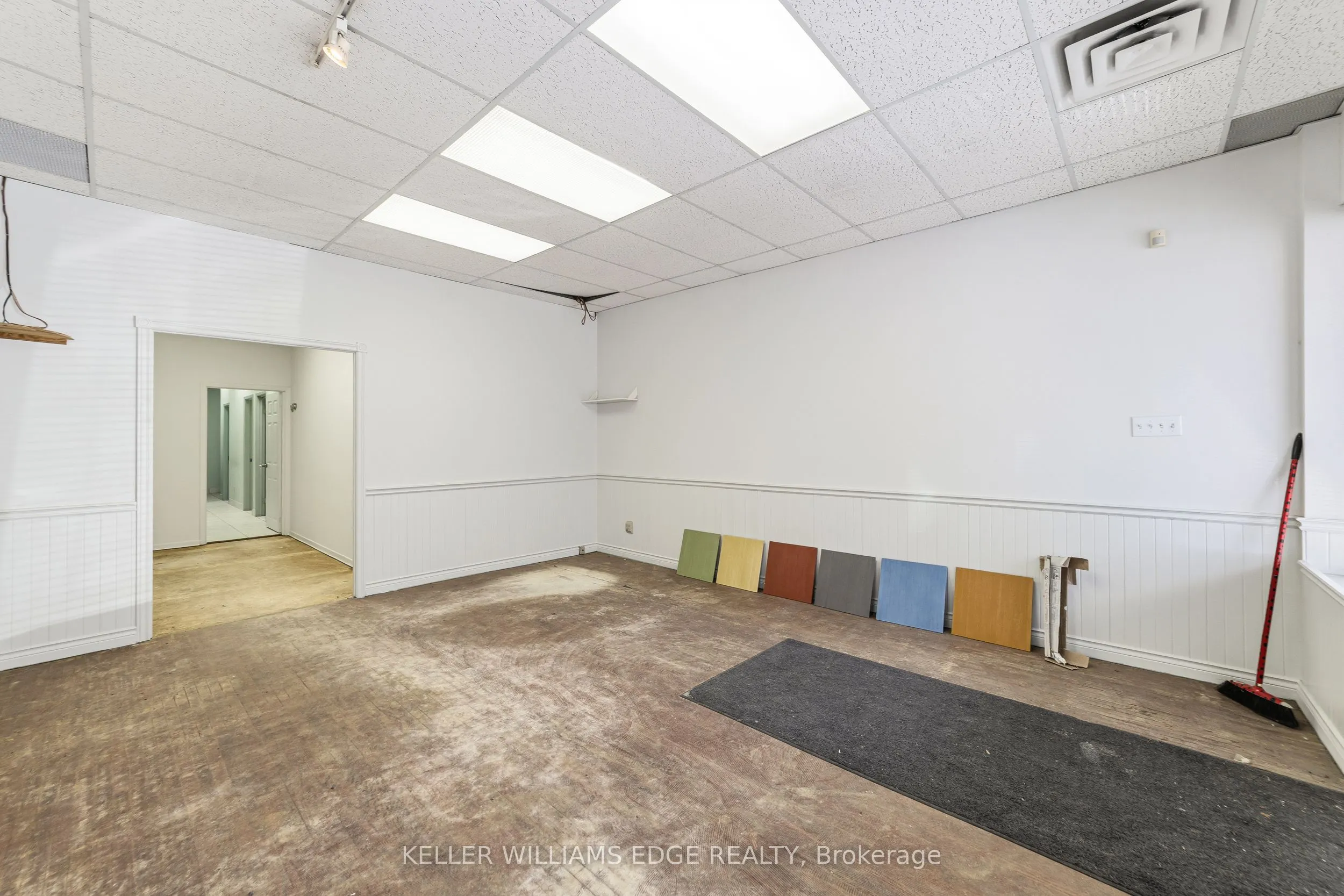 4136 Dundas Street W