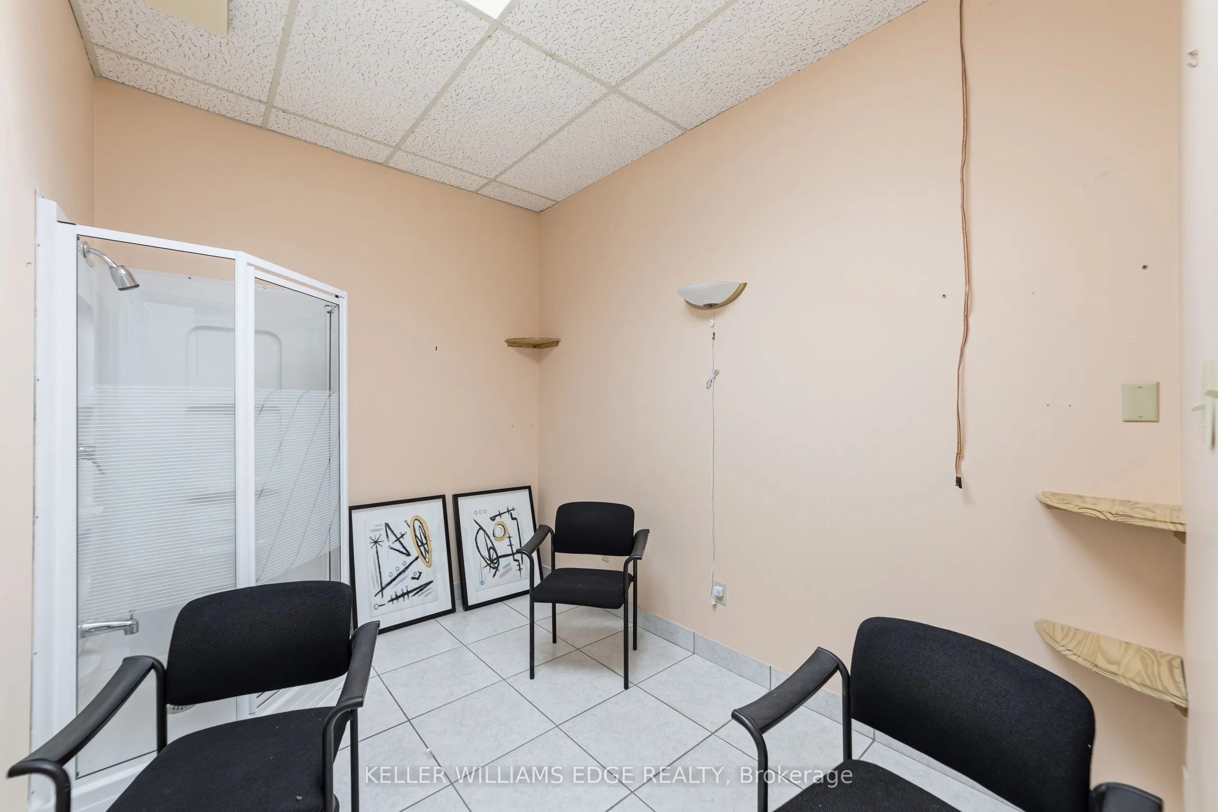 4136 Dundas Street W