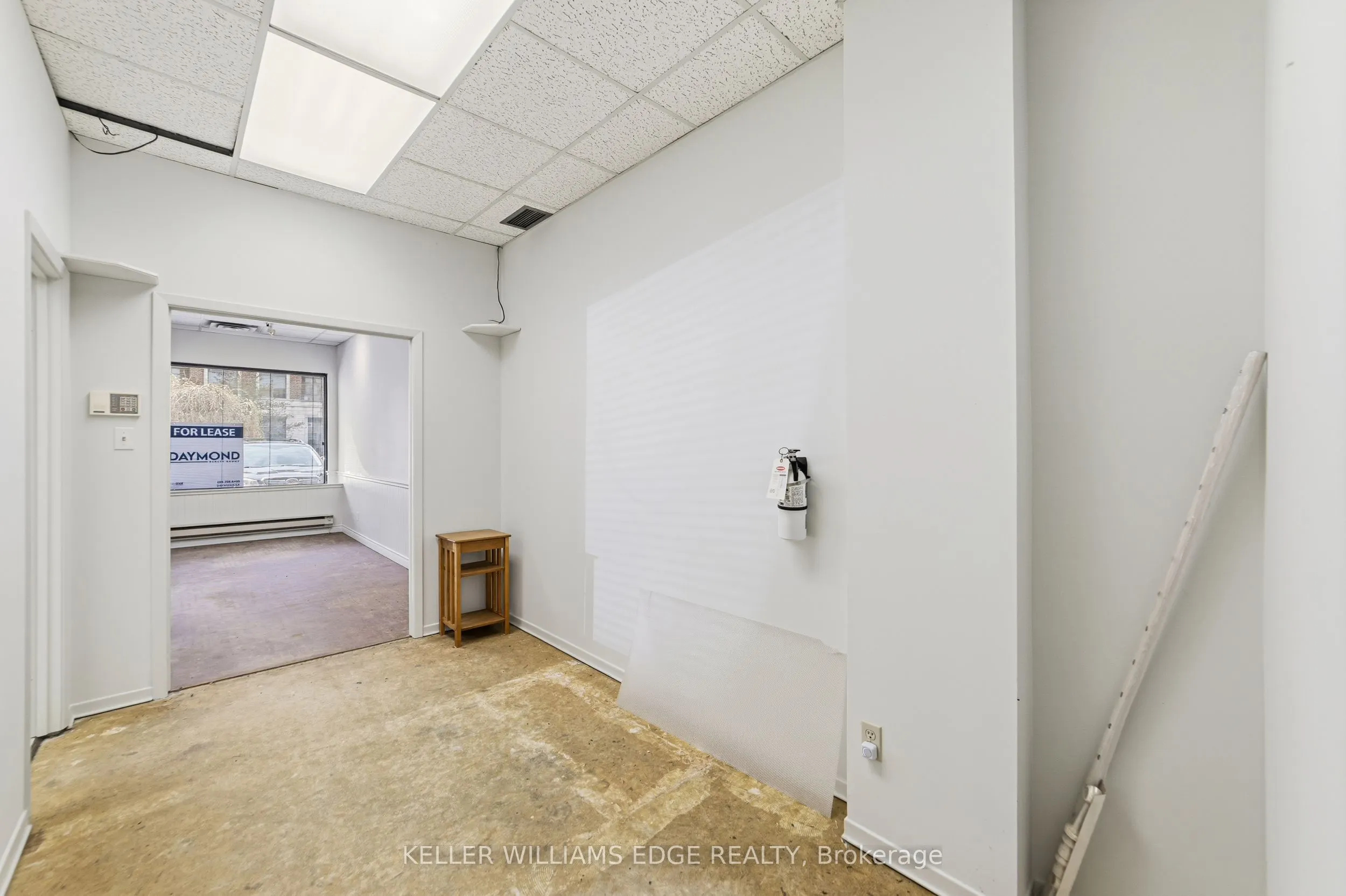 4136 Dundas Street W