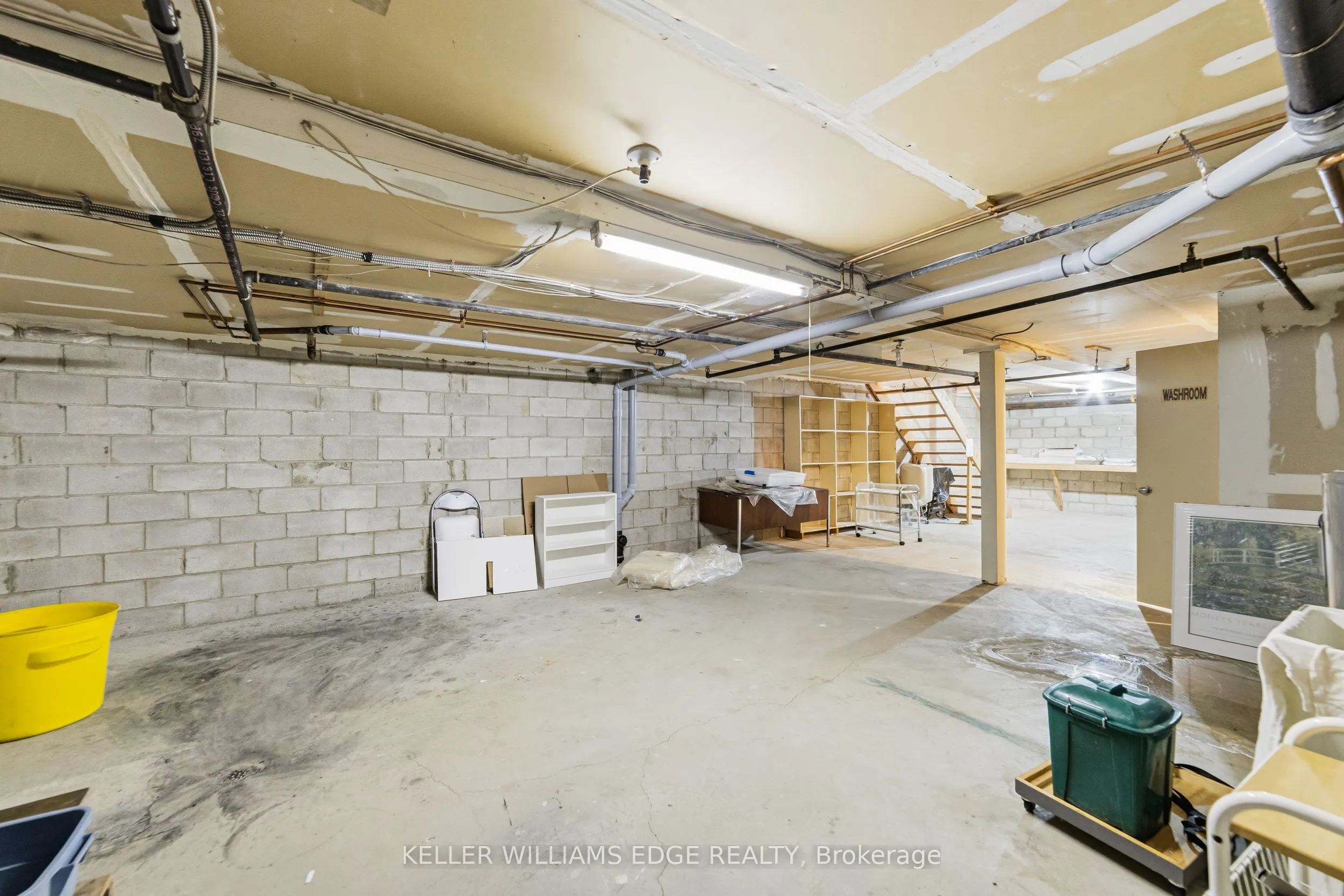 4136 Dundas Street W