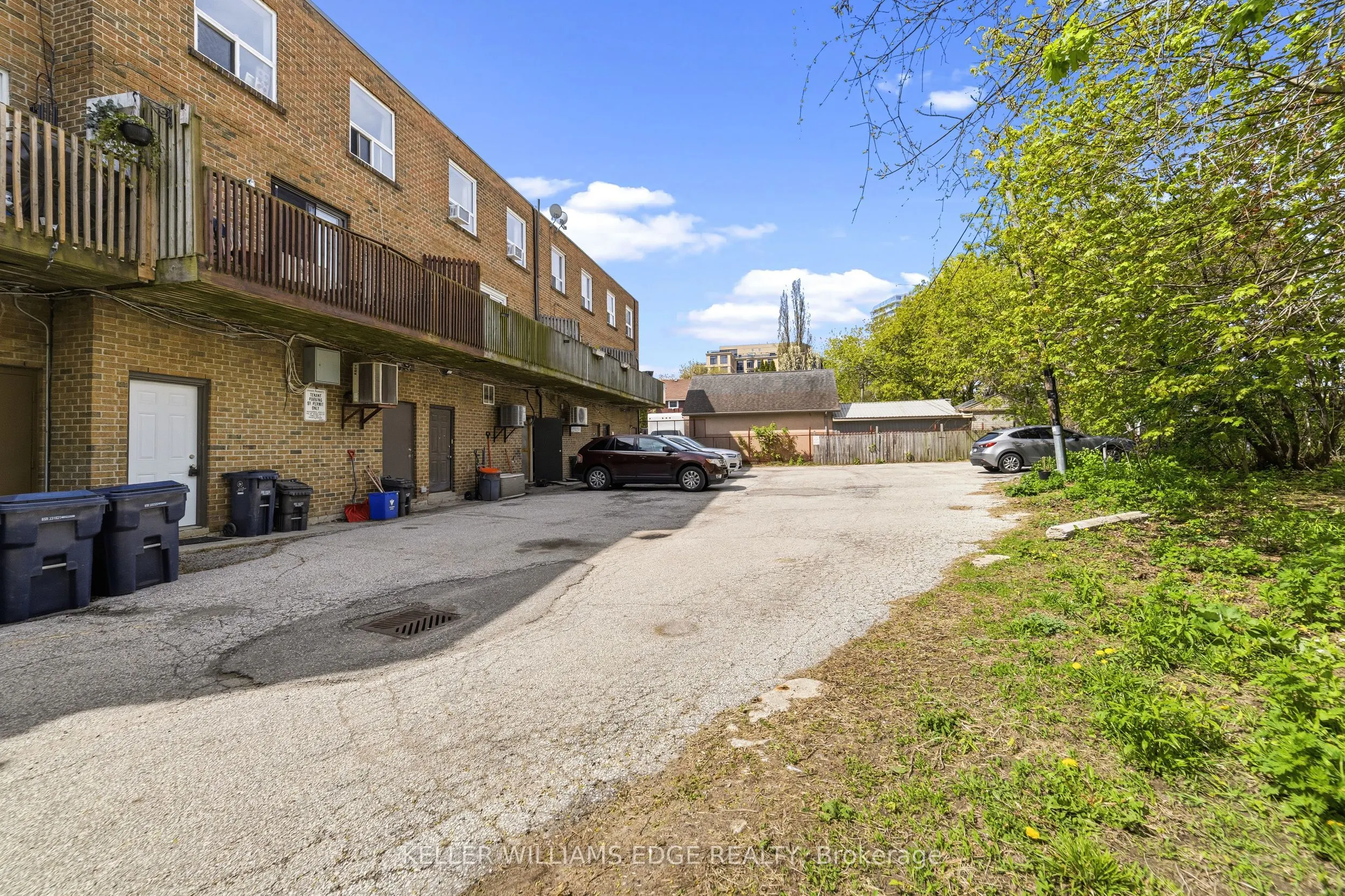 4136 Dundas Street W