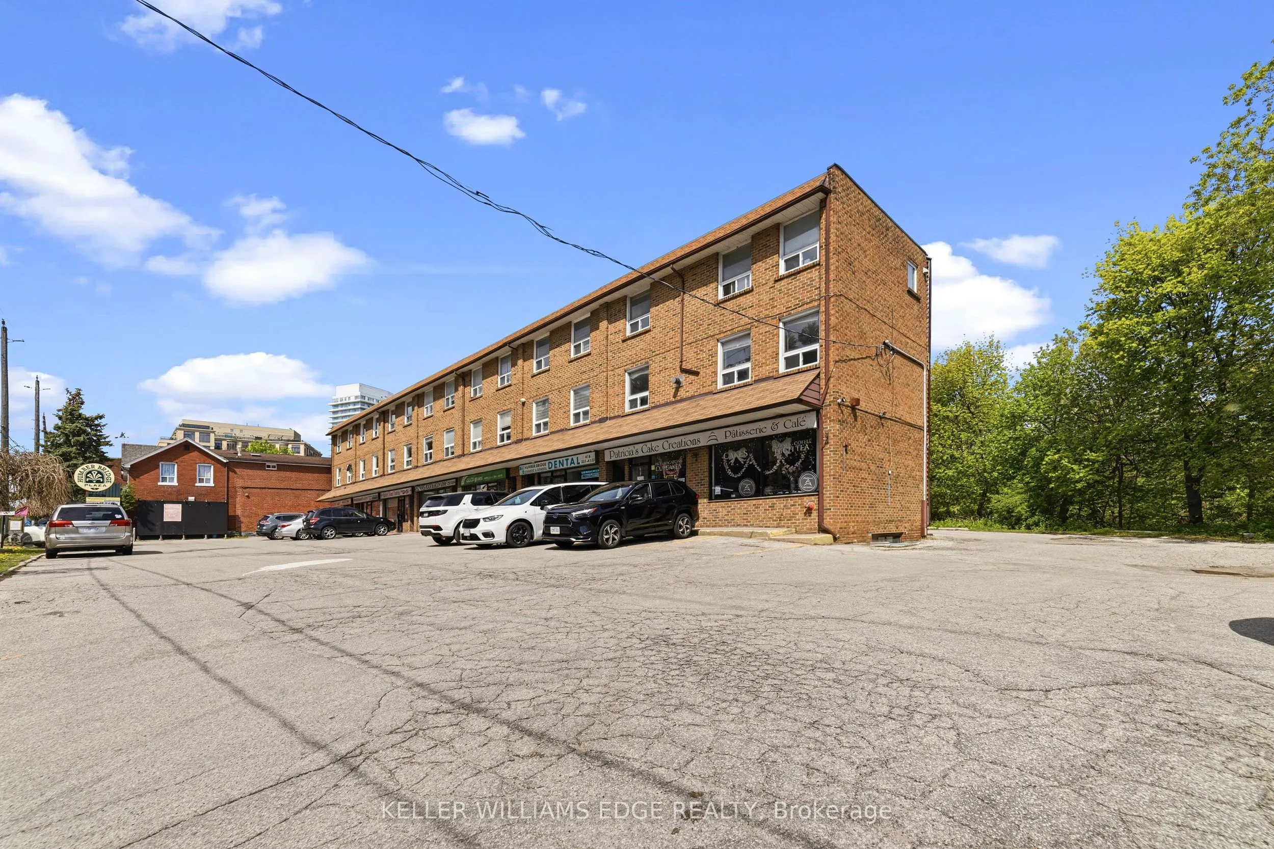 4136 Dundas Street W