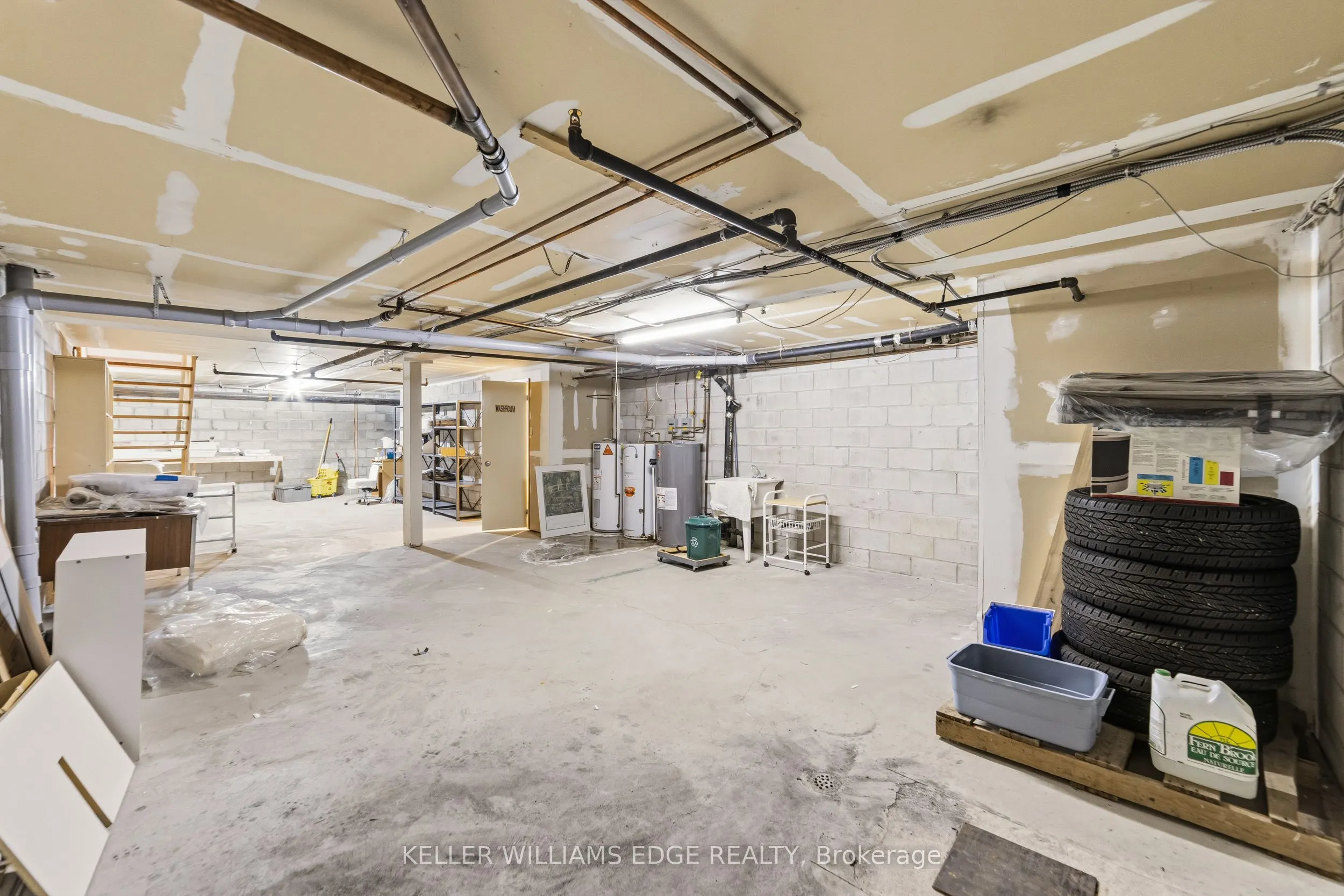 4136 Dundas Street W