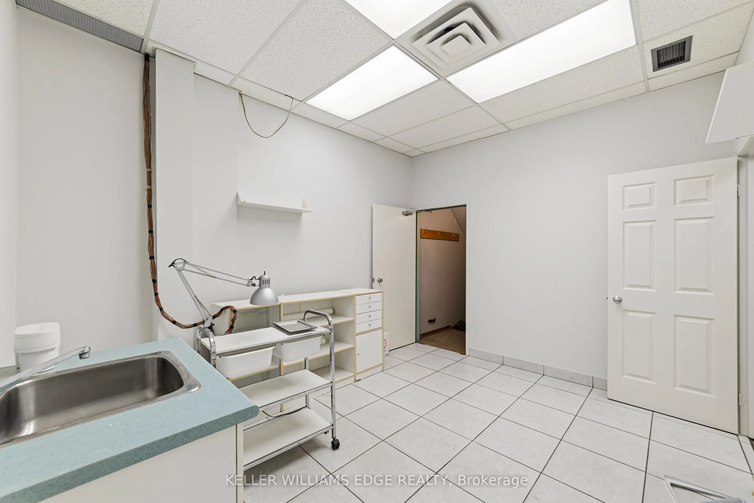 4136 Dundas Street W