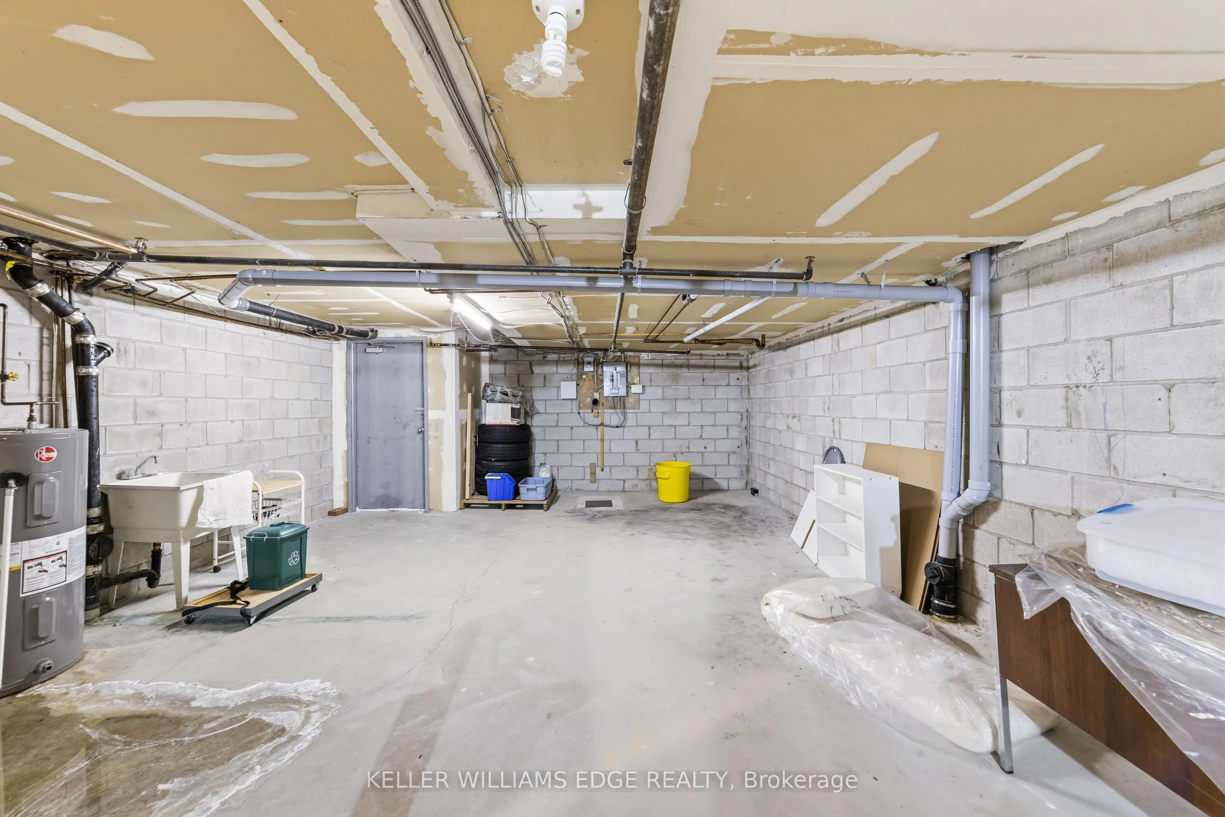 4136 Dundas Street W