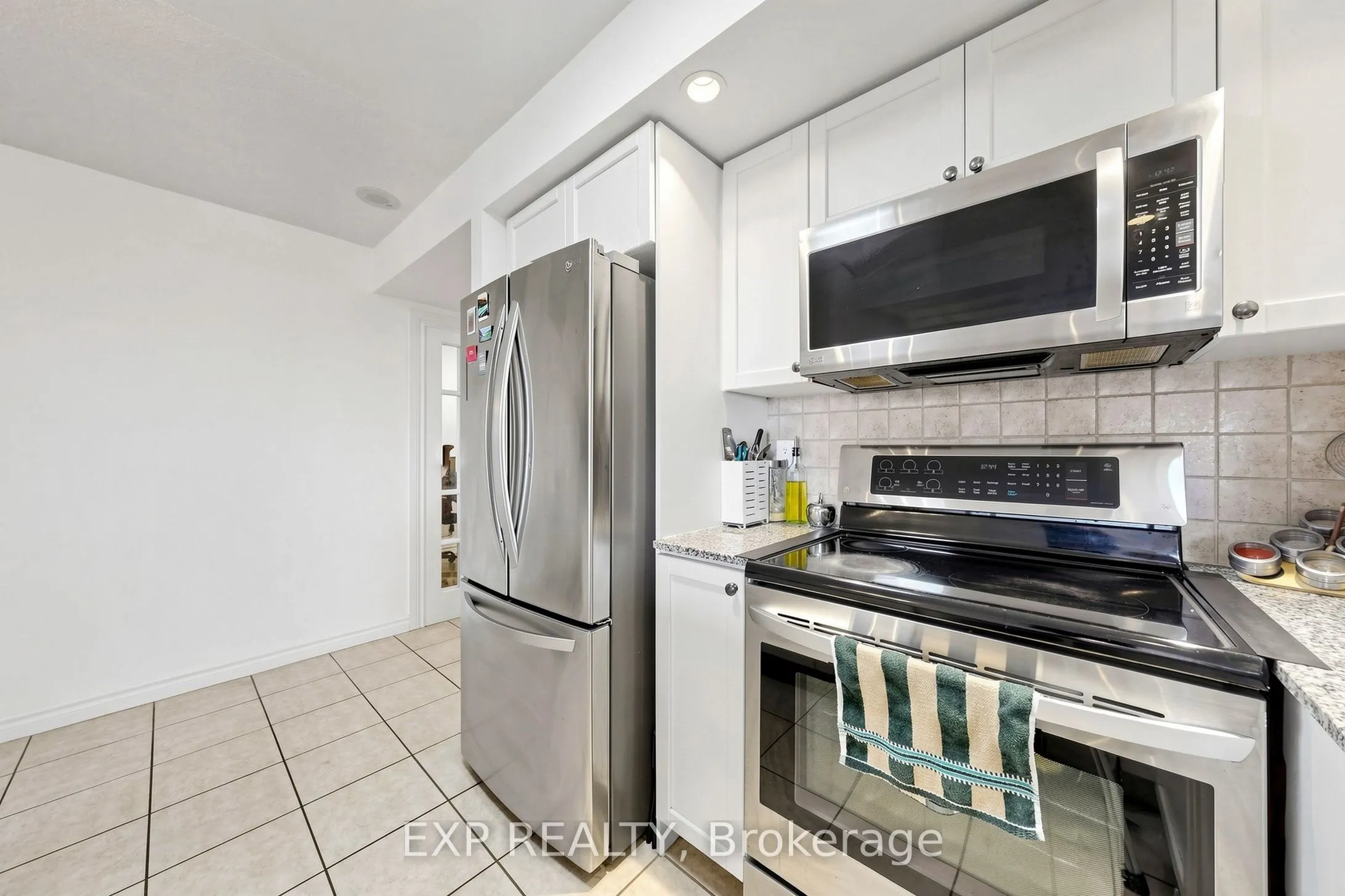 5233 Dundas Street W ##1428