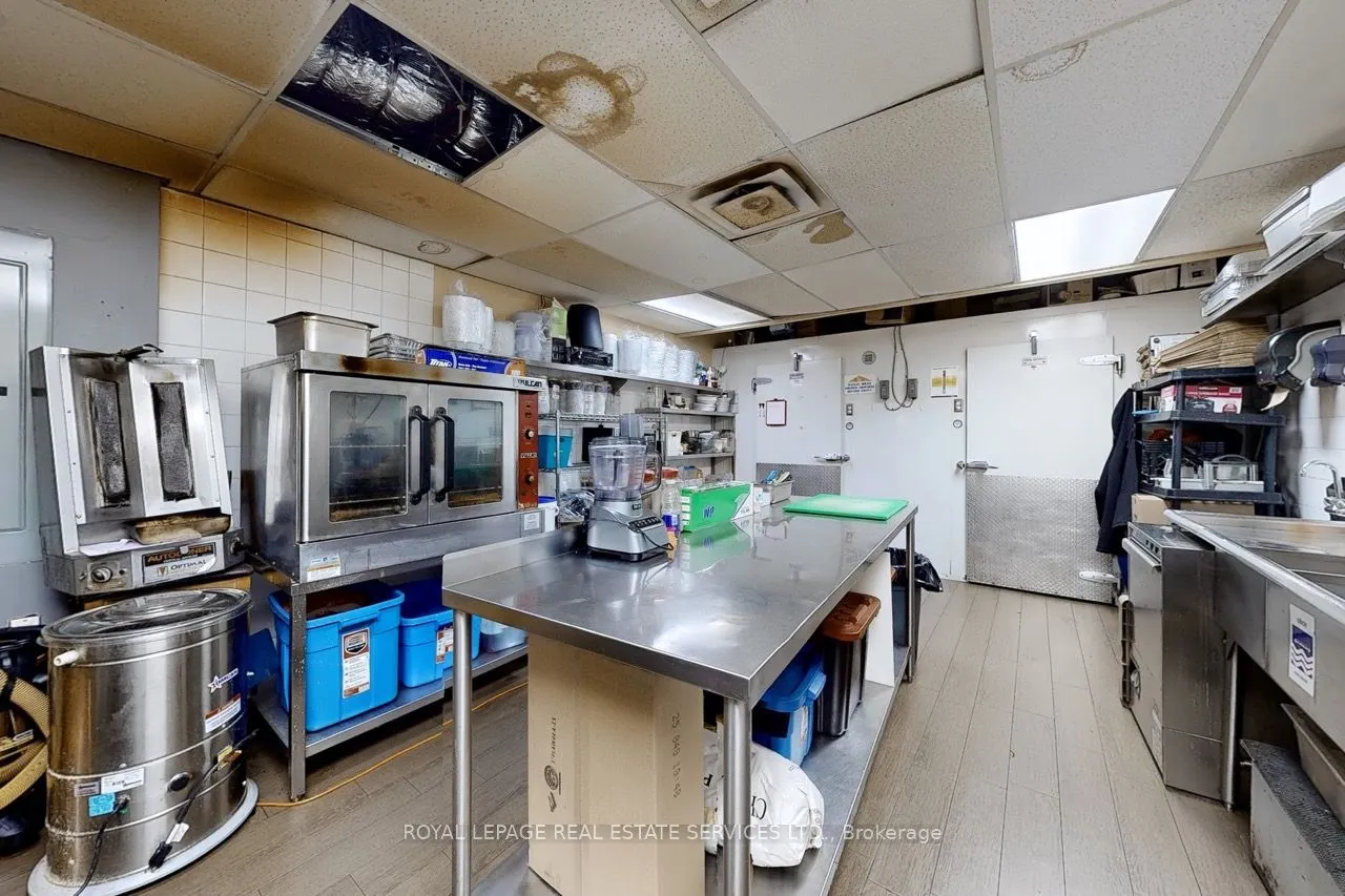 2184 Bloor Street W