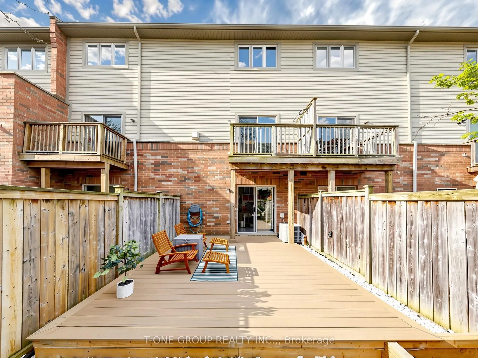 685 Rowley Common