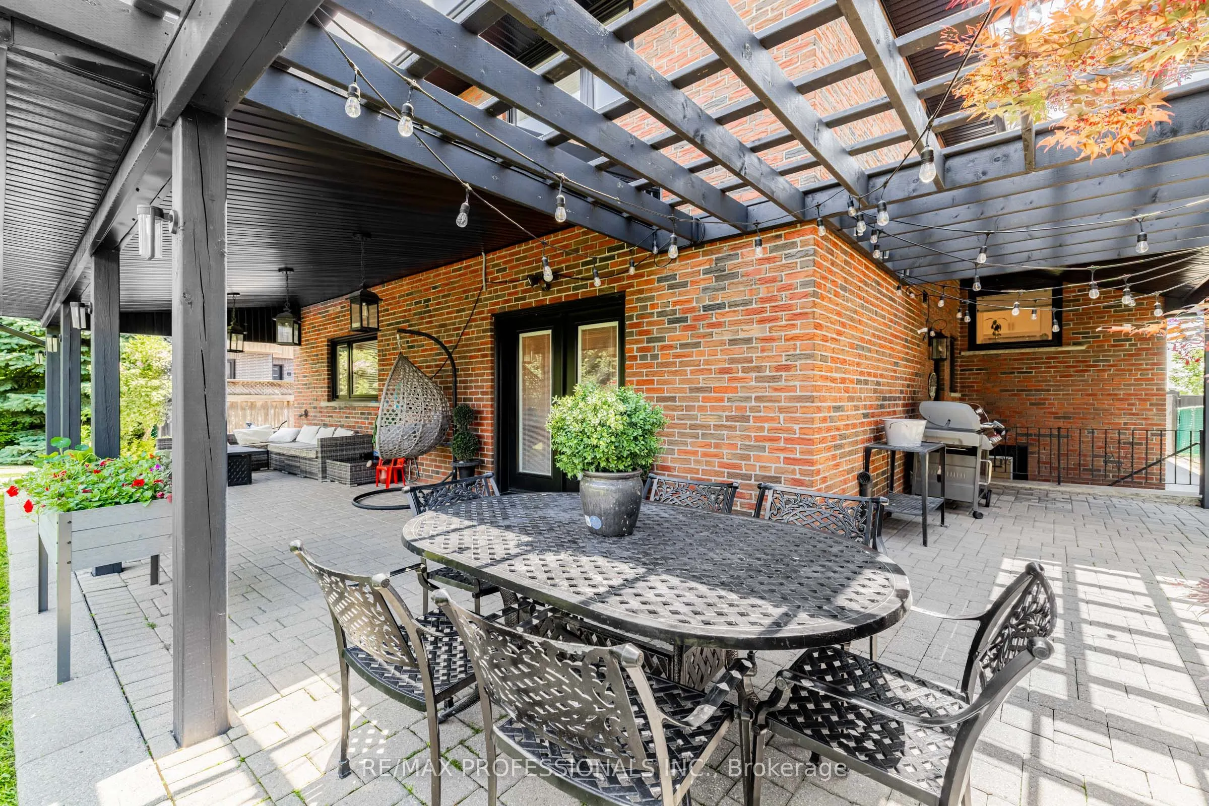 182 Gracefield Avenue