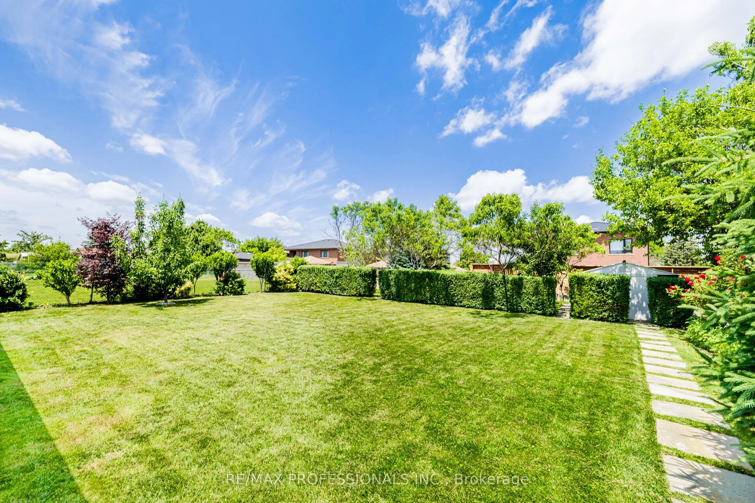 182 Gracefield Avenue