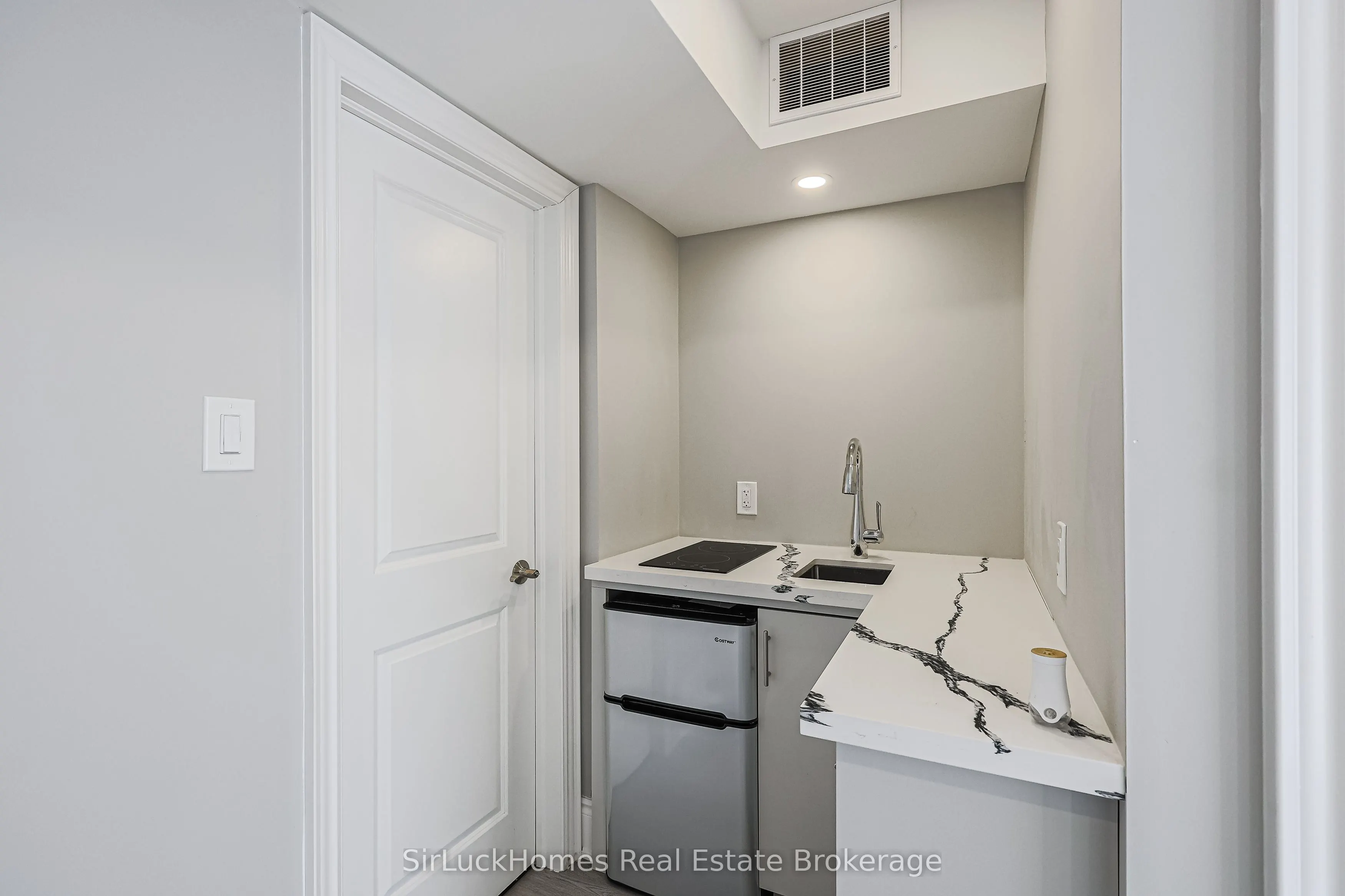 250 Richvale Drive S #22