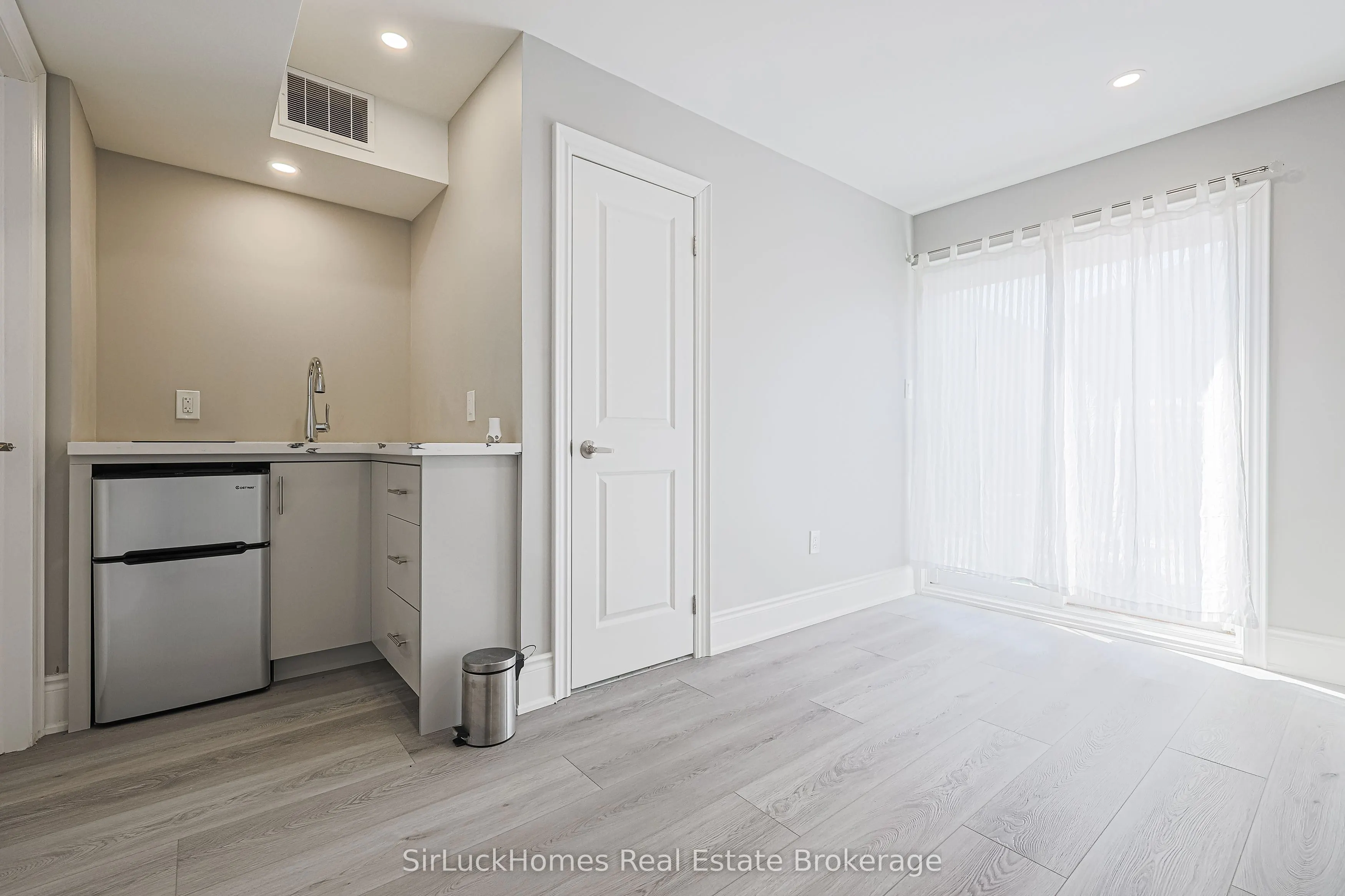 250 Richvale Drive S #22