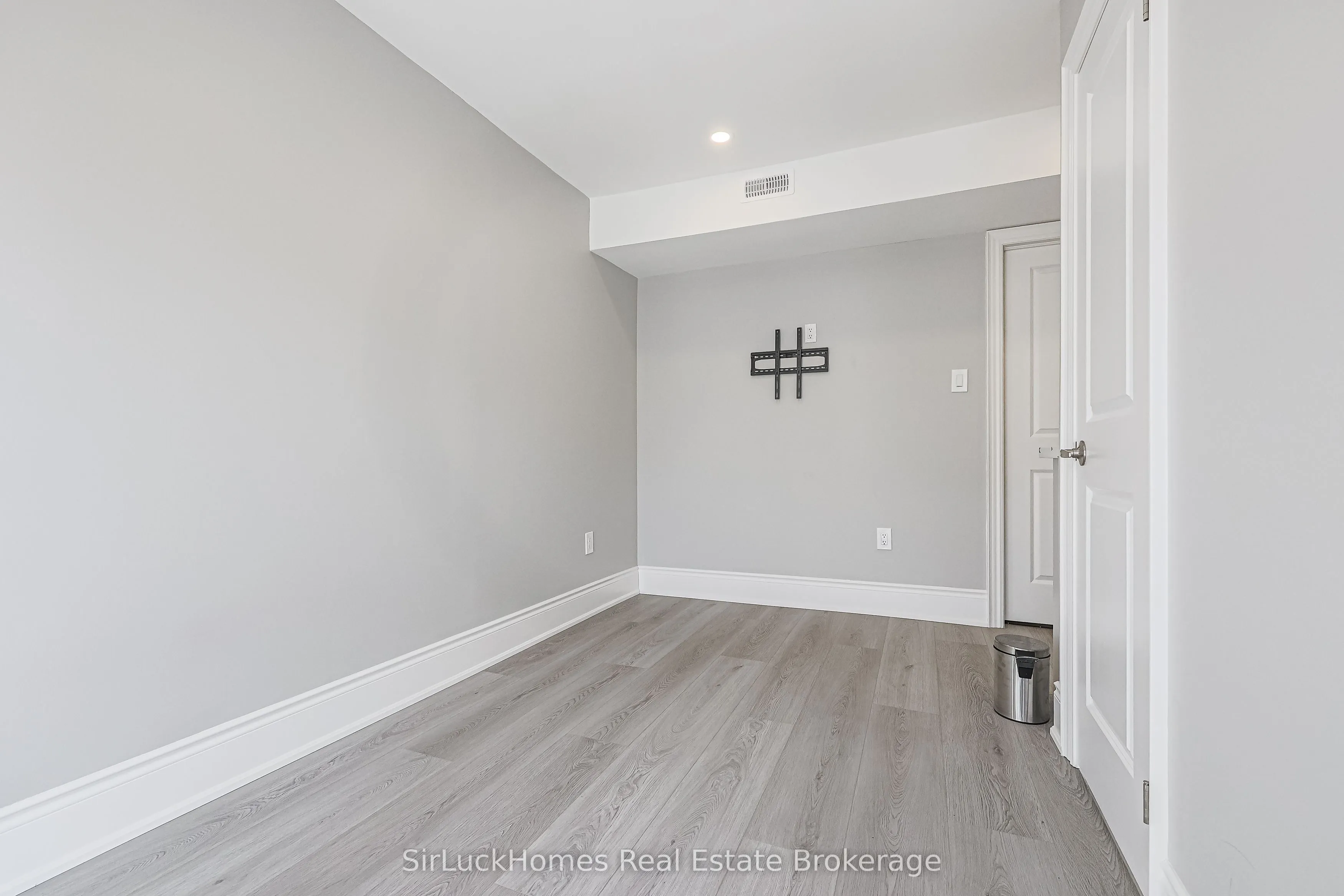 250 Richvale Drive S #22