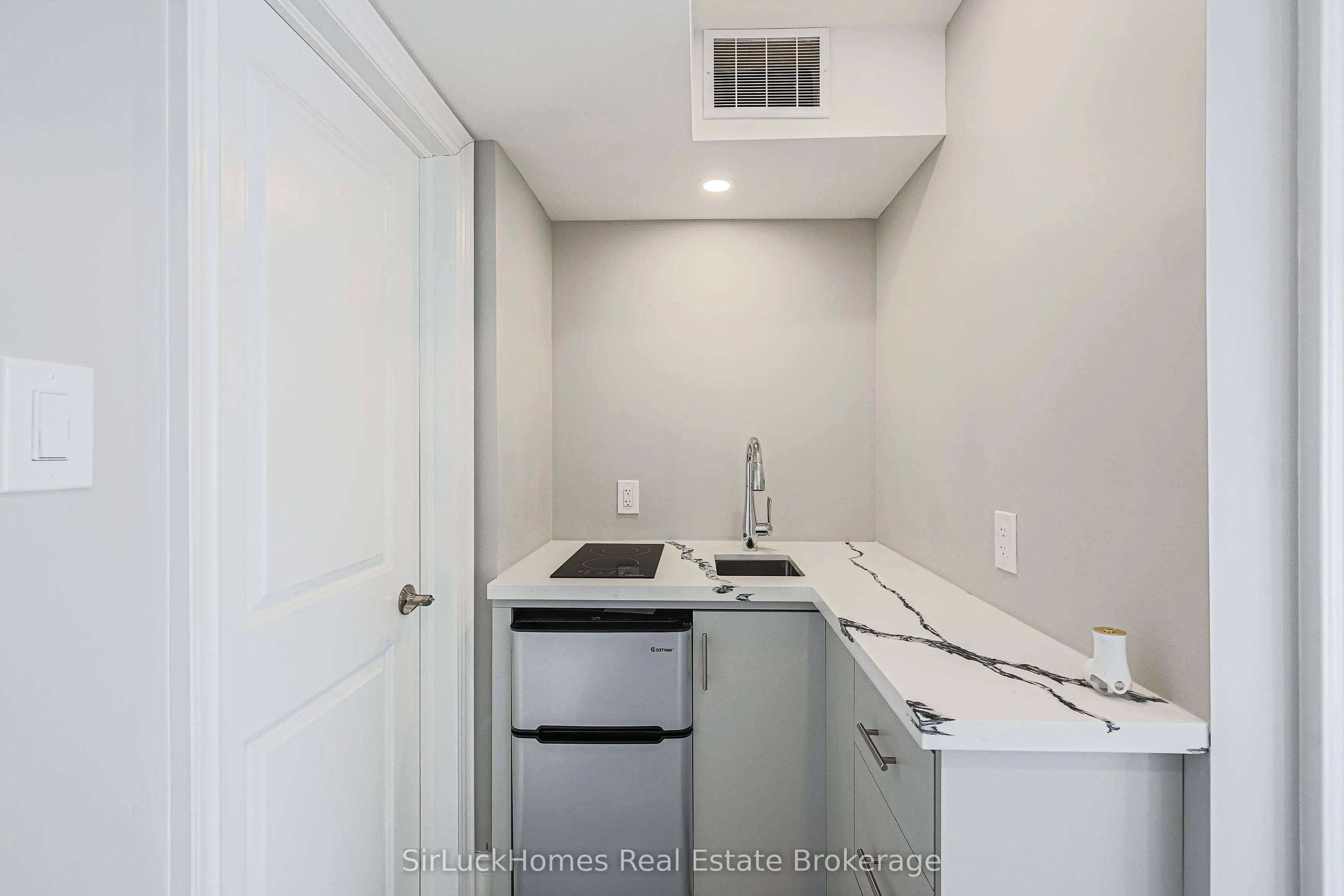 250 Richvale Drive S #22