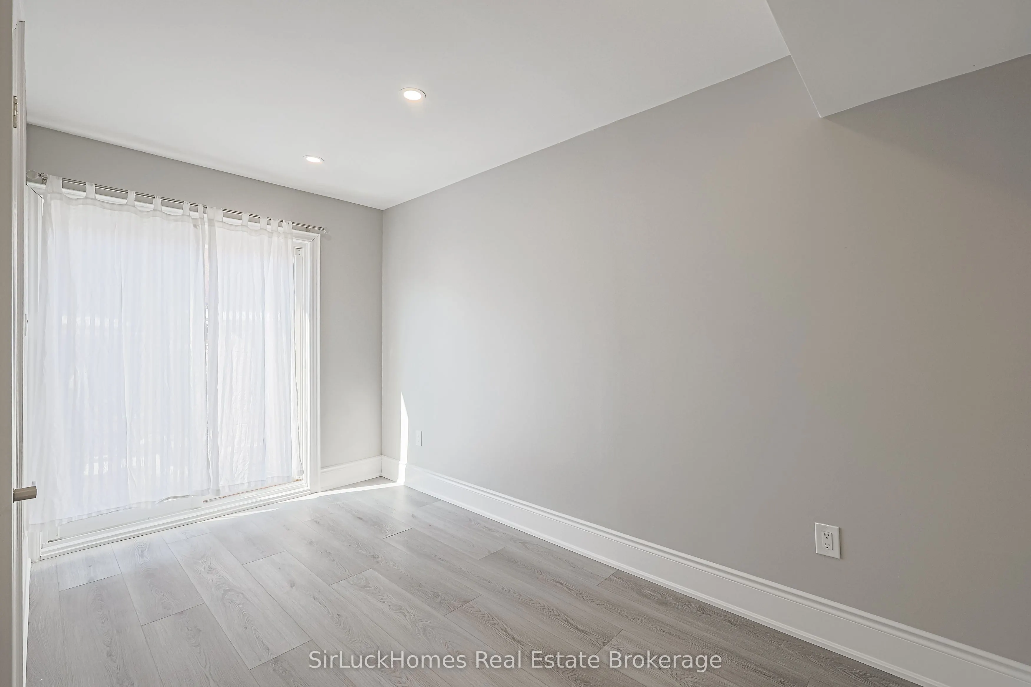 250 Richvale Drive S #22