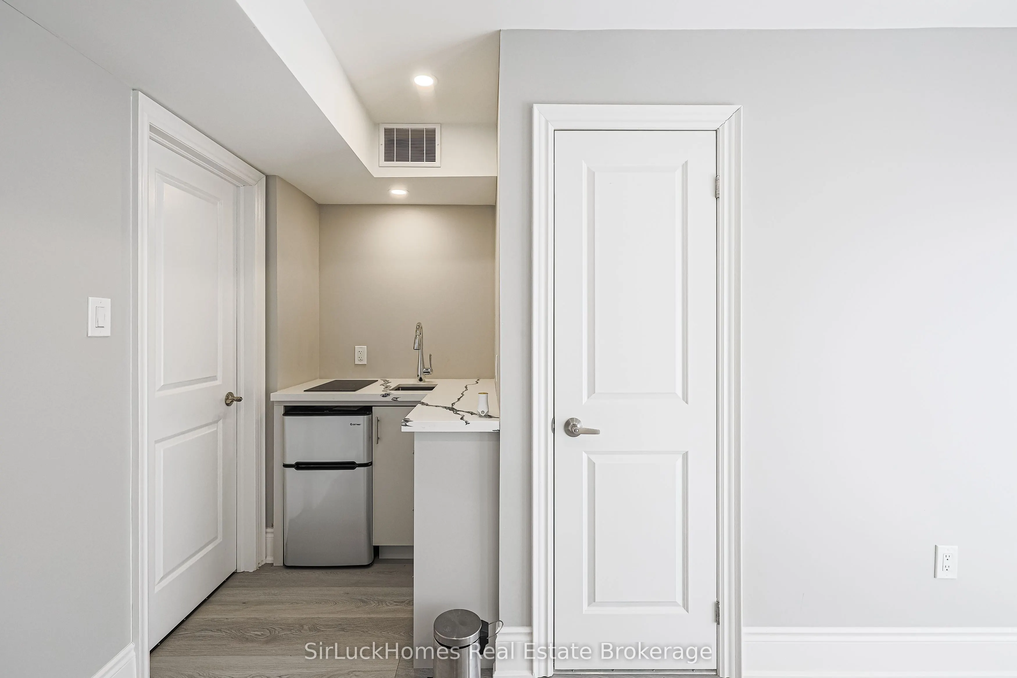250 Richvale Drive S #22