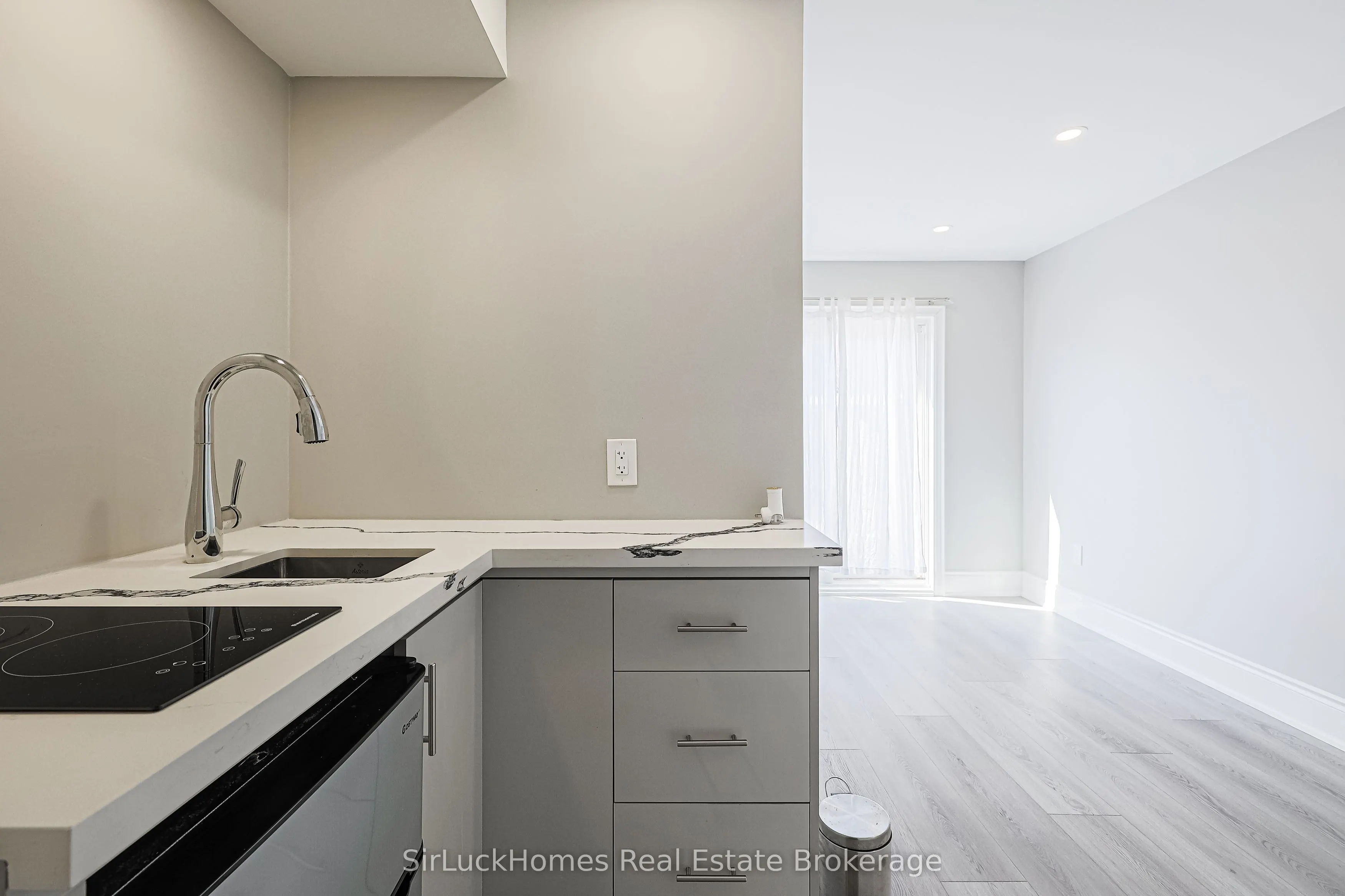 250 Richvale Drive S #22