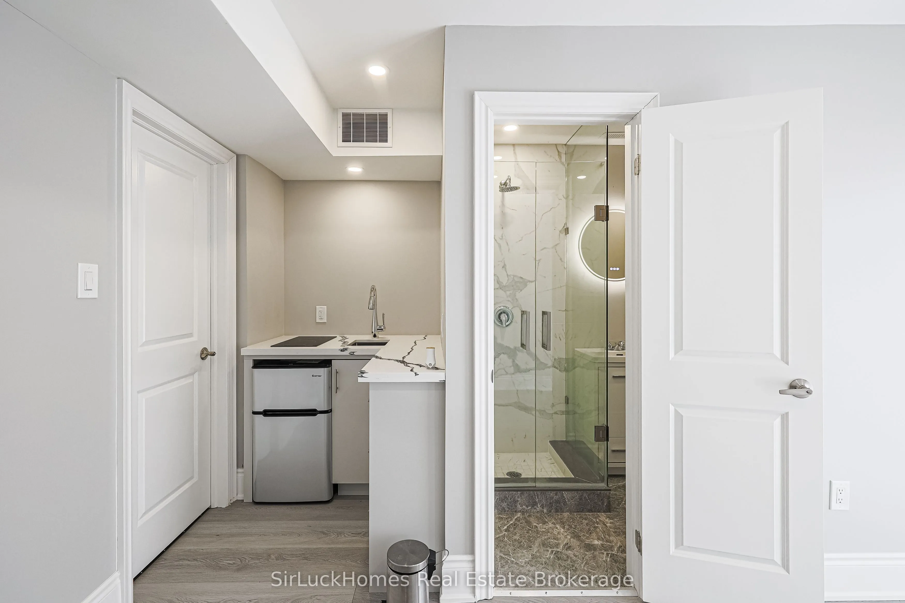 250 Richvale Drive S #22