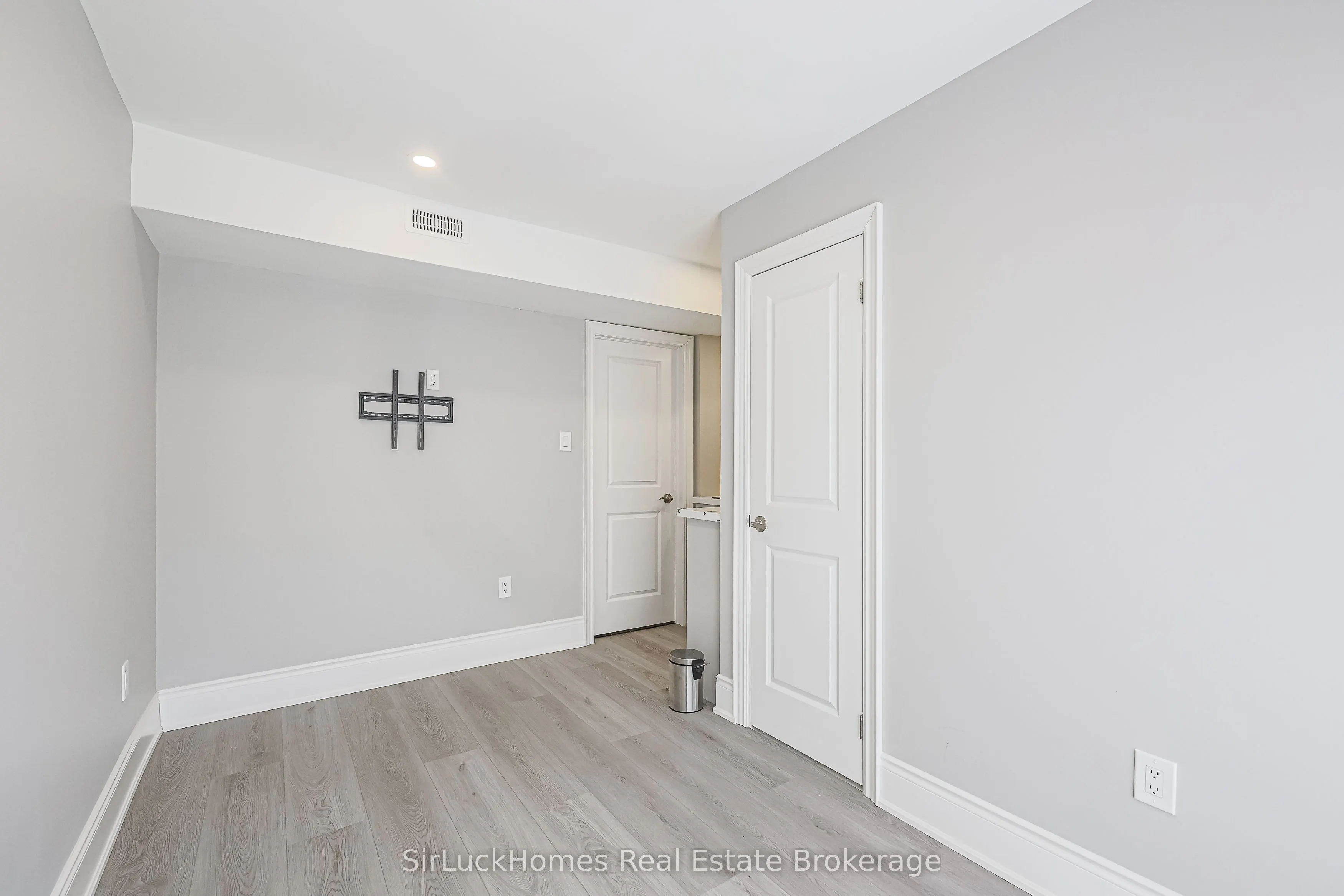 250 Richvale Drive S #22