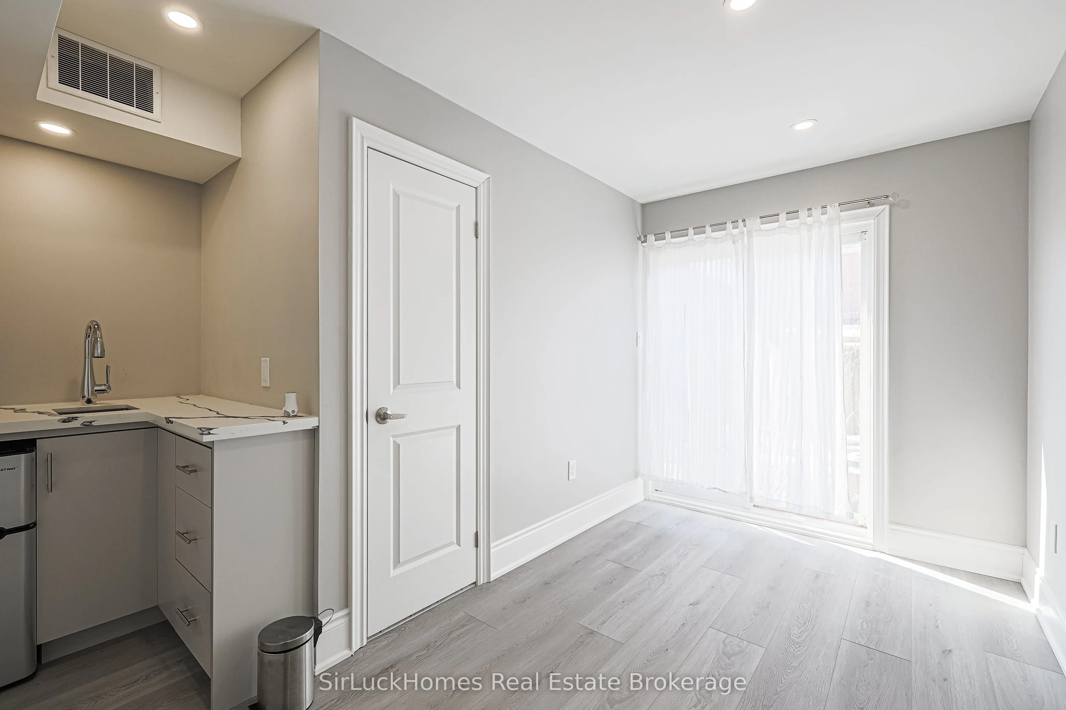 250 Richvale Drive S #22