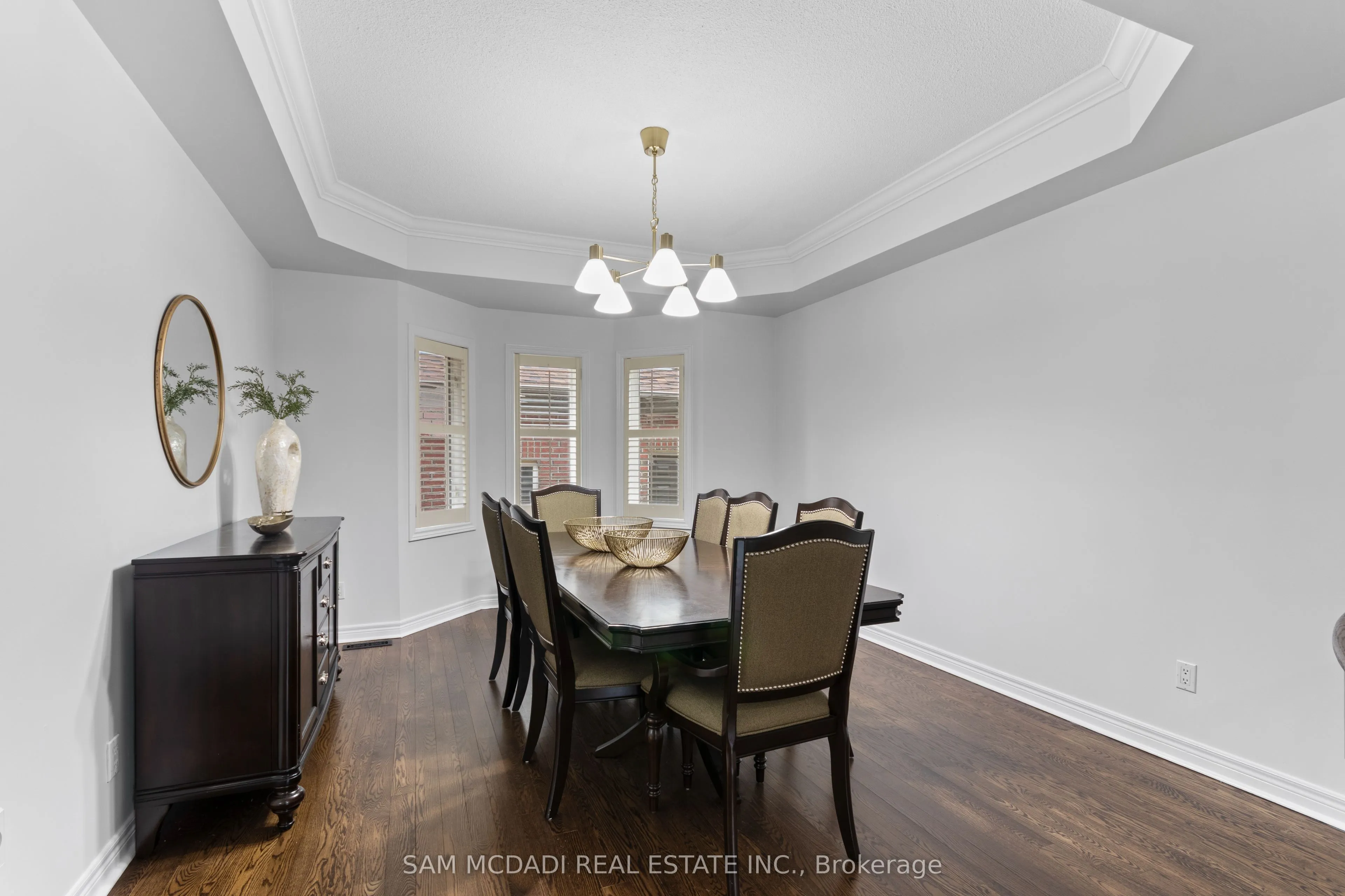 964 Queen Street W