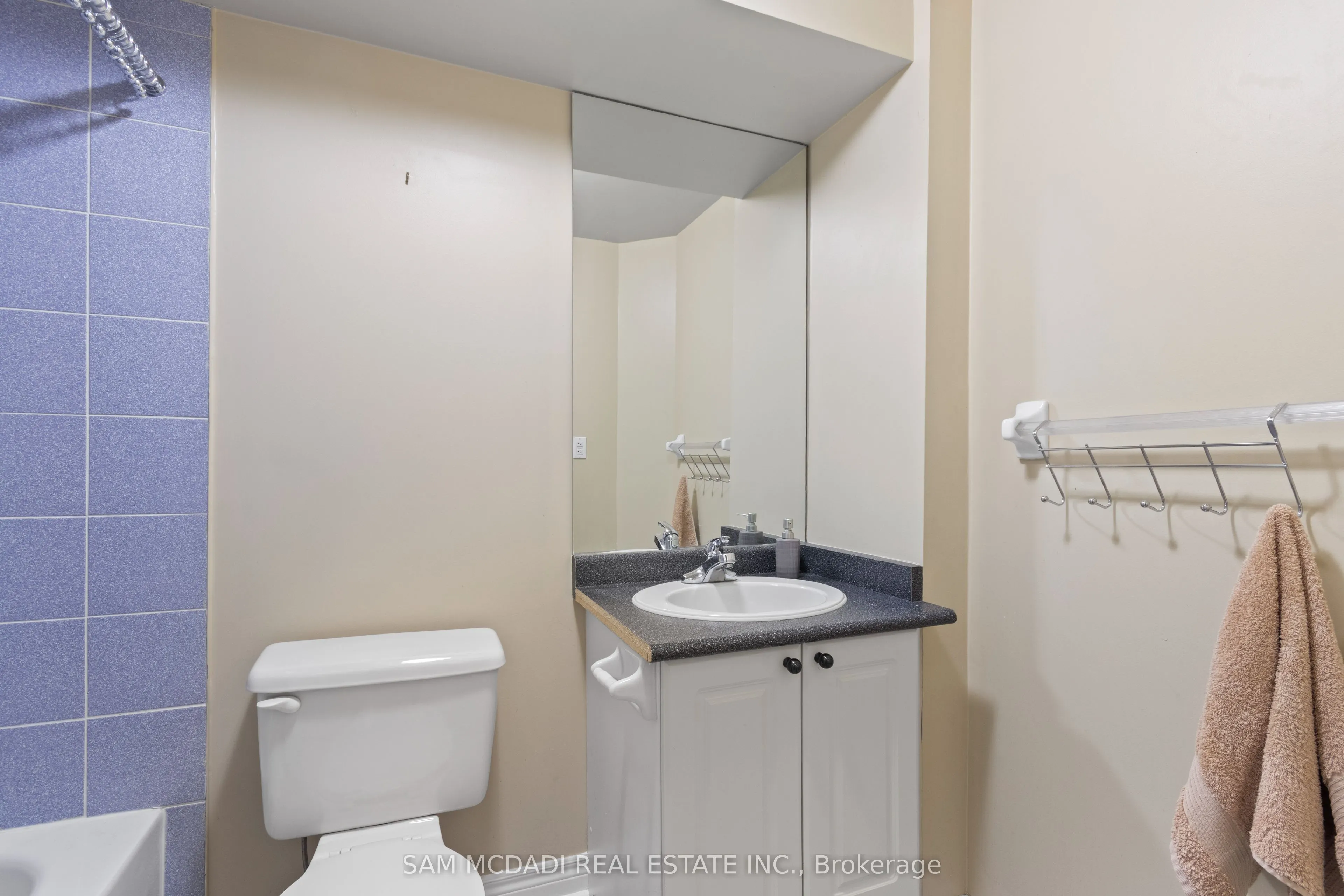 964 Queen Street W