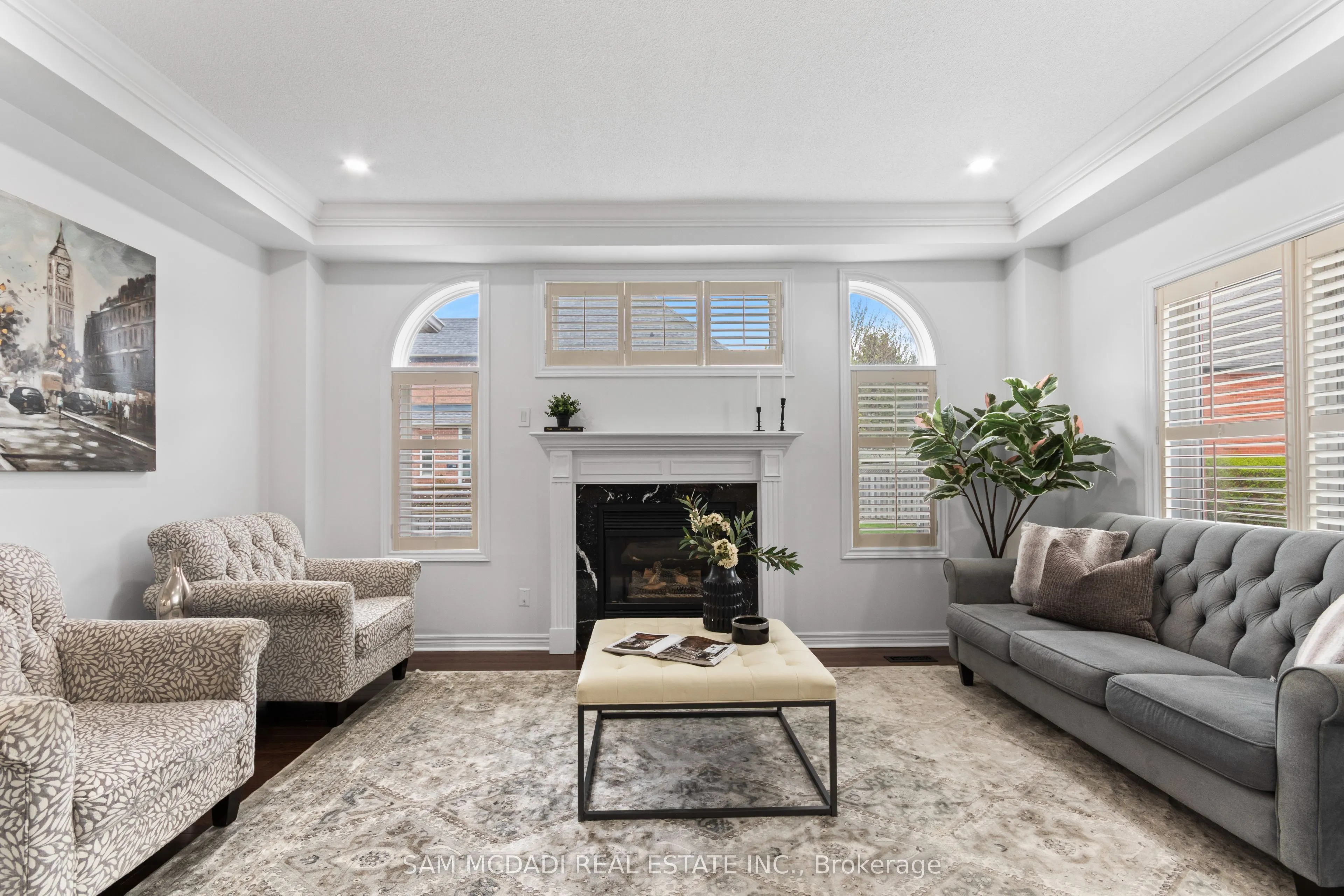 964 Queen Street W