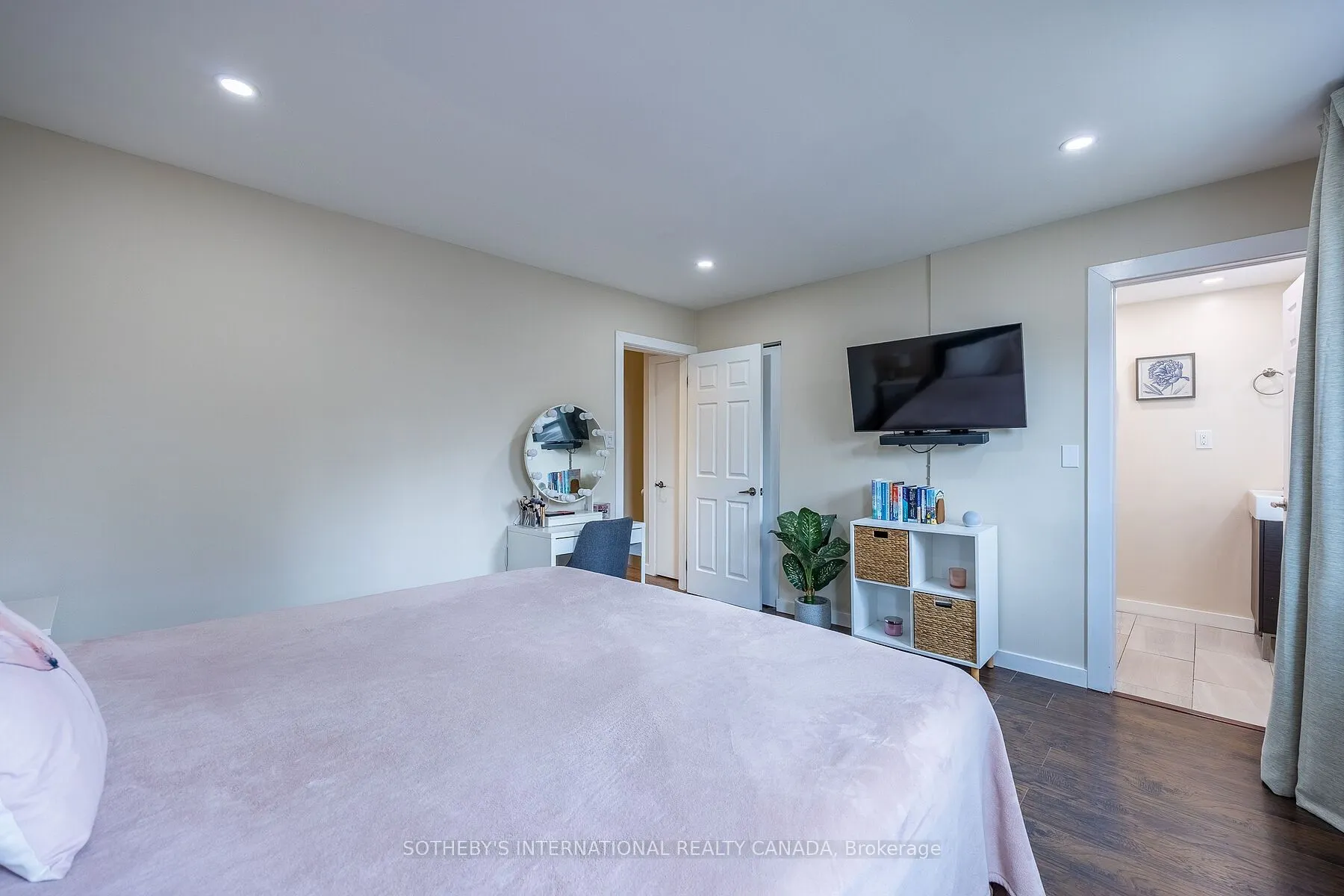 5475 Lakeshore Road #113
