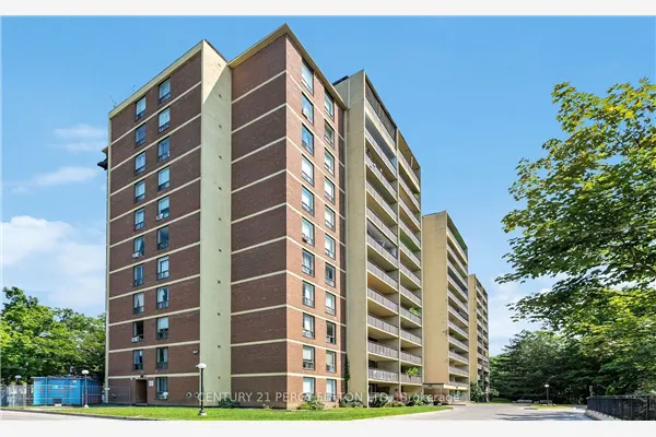 15 London Green Court #808