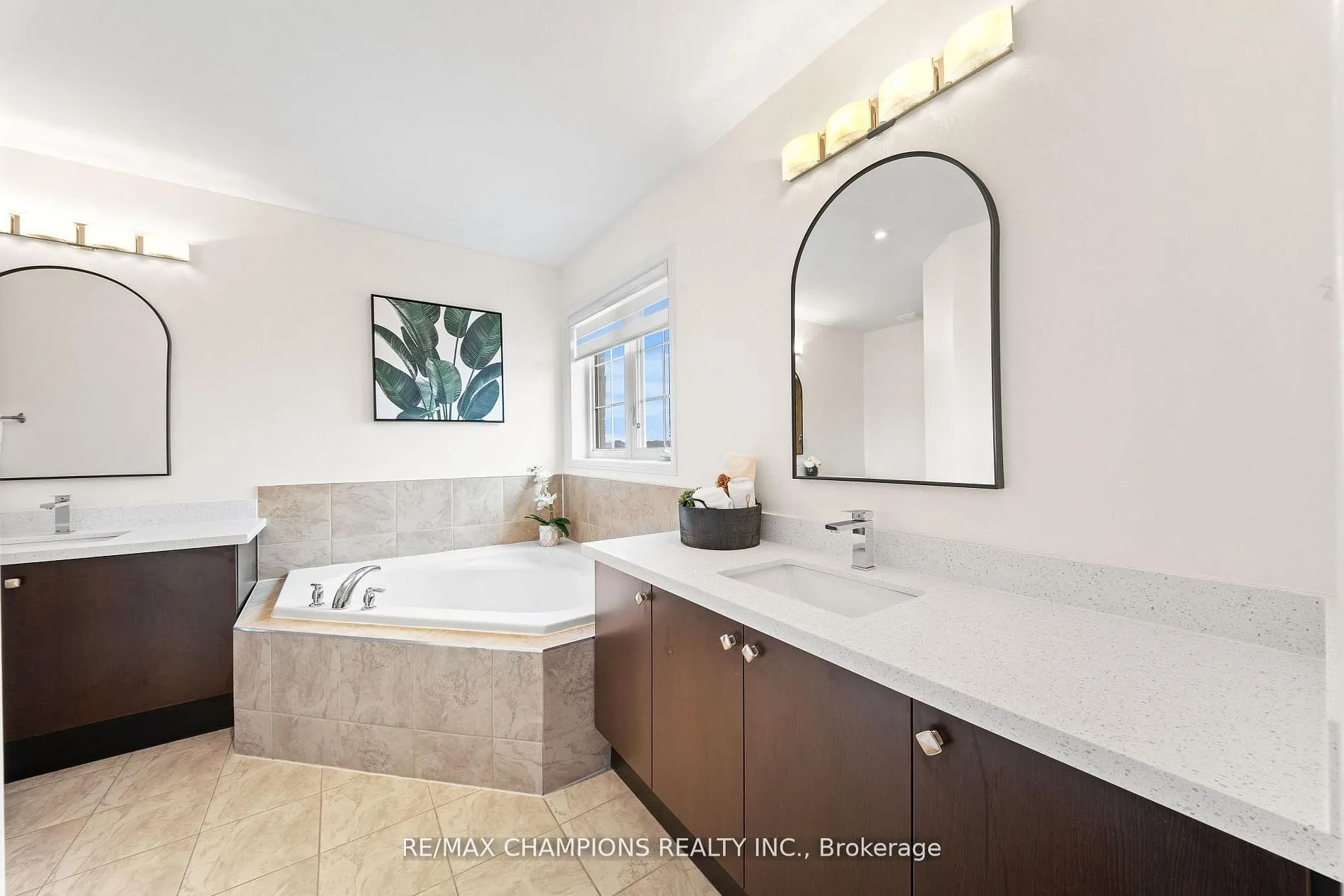 42 Abbotsbury Drive