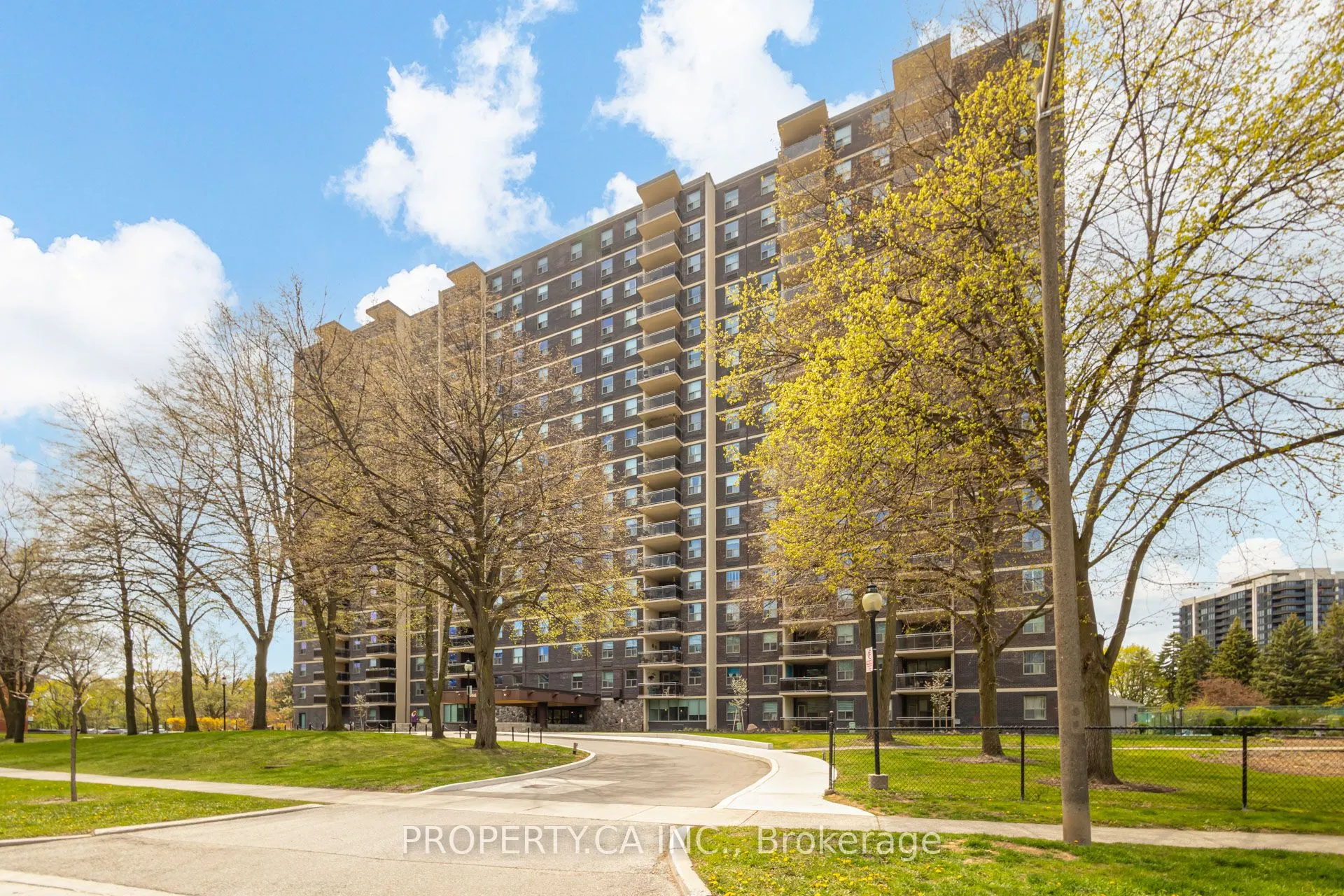 966 Inverhouse Drive #109